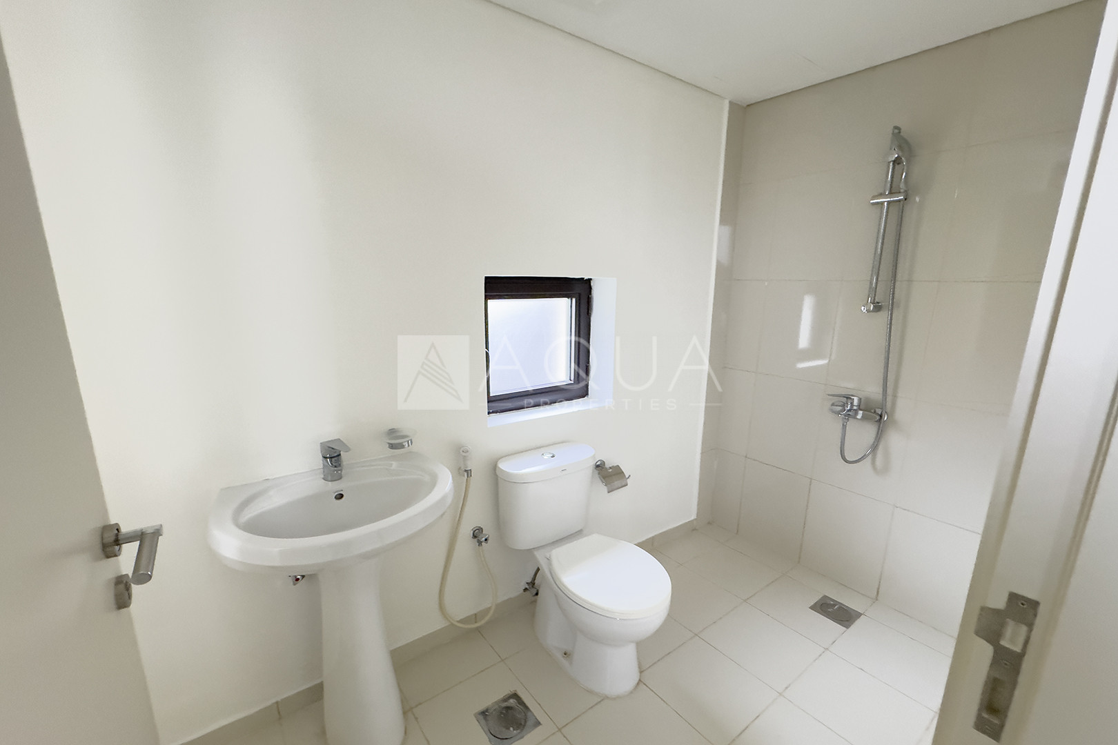 READY TO MOVE | 3 + MAID | BIG PLOT     