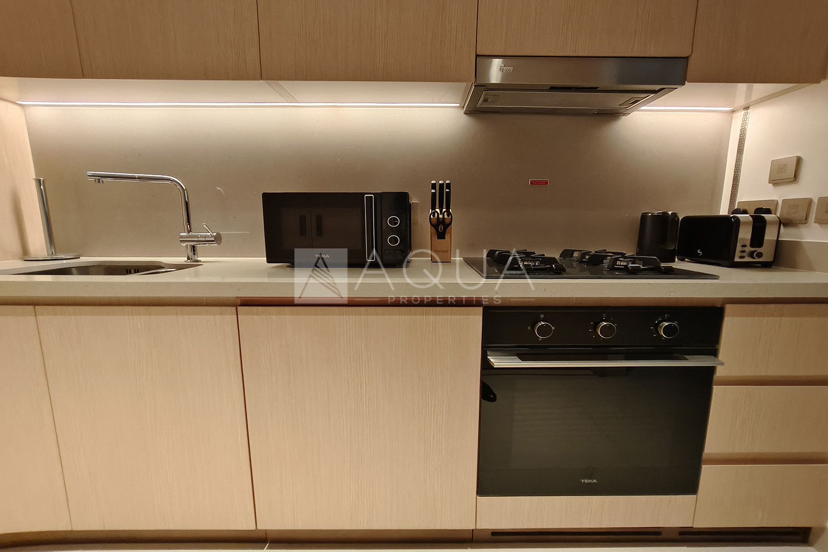 Luxury 1 BR | Dubai Mall Access | All Bills Paid 