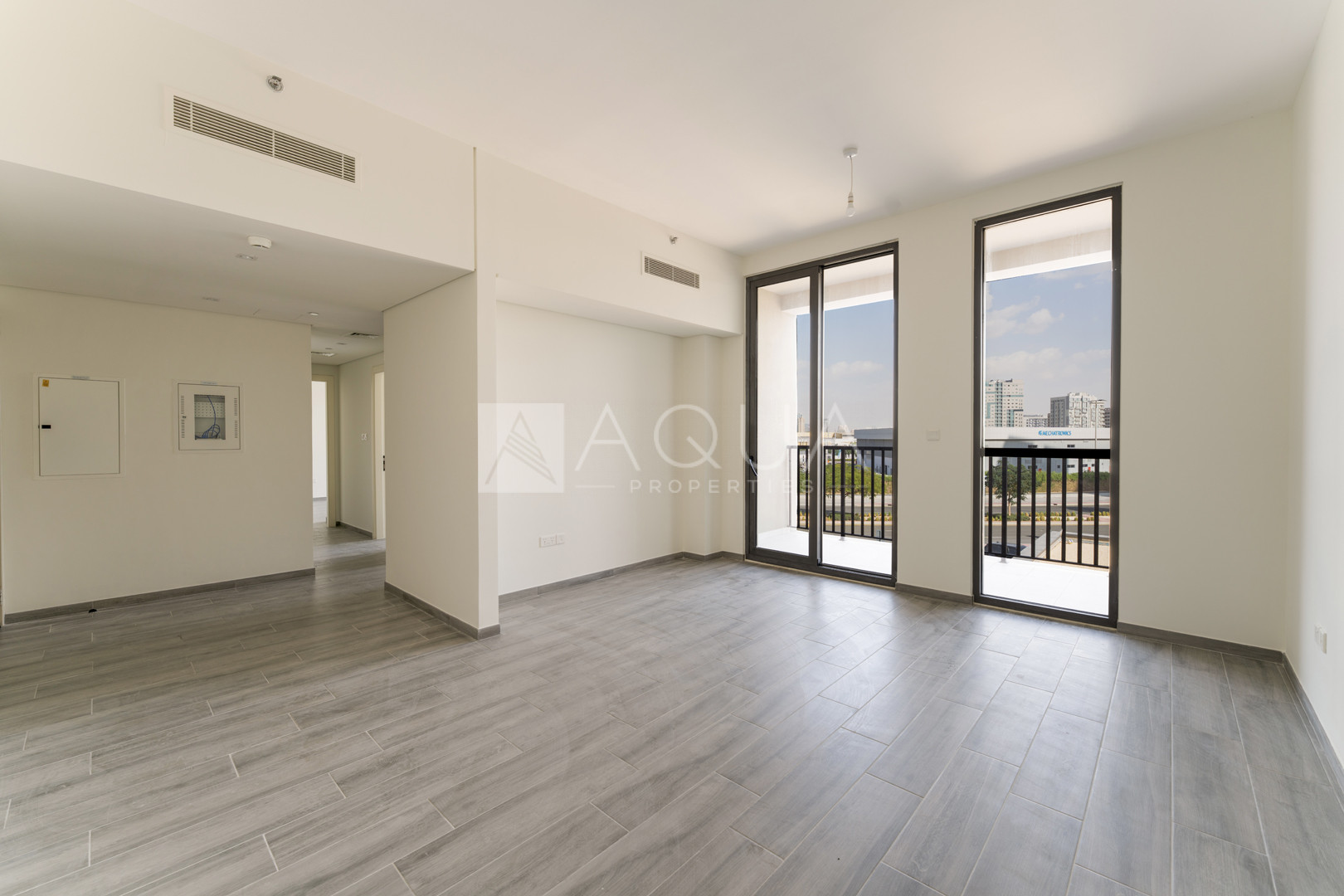 Spacious l Closed Kitchen l 12 Cheques  