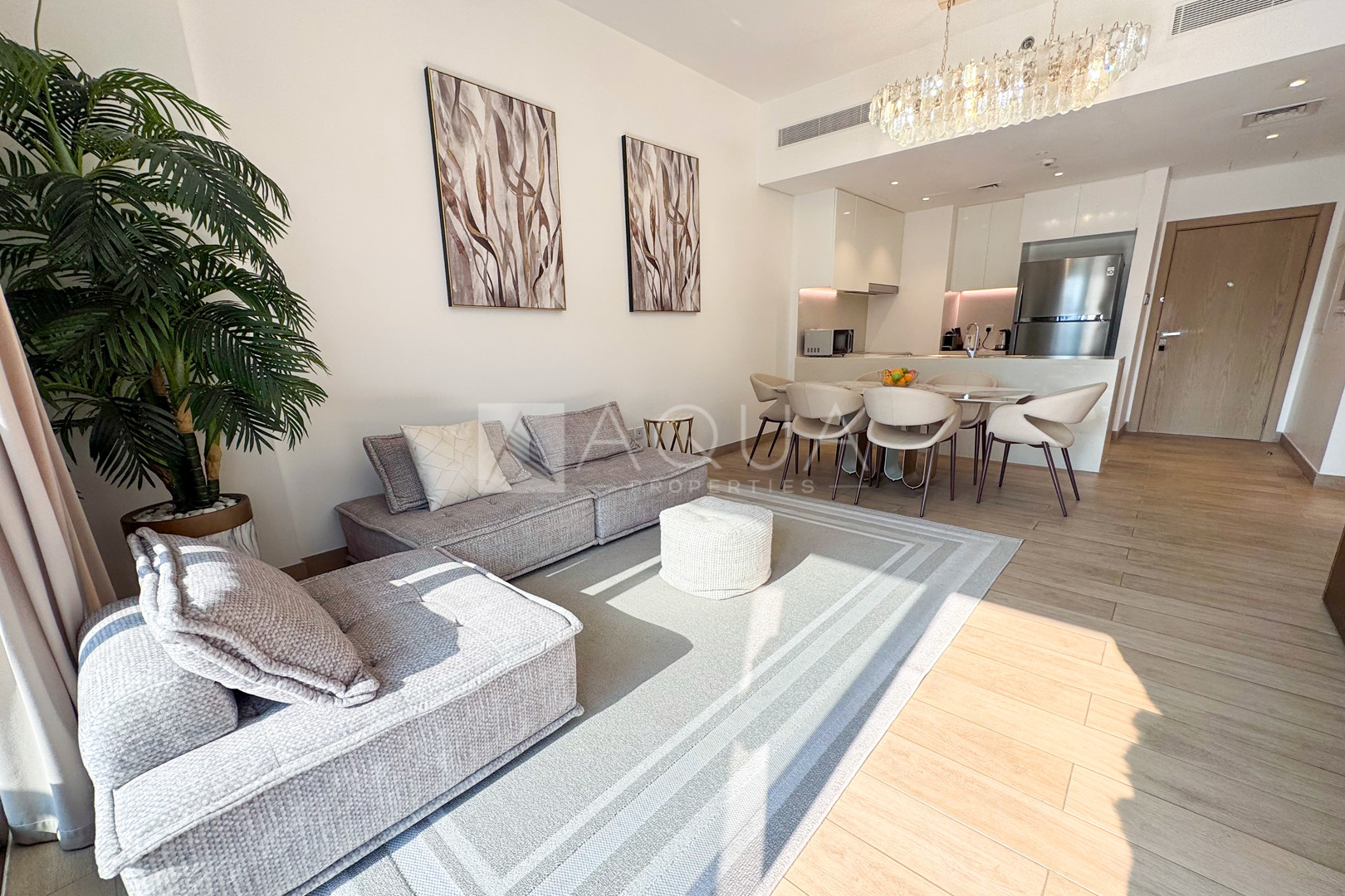 Stylish Unit | Upgraded Kitchen | Beach Access