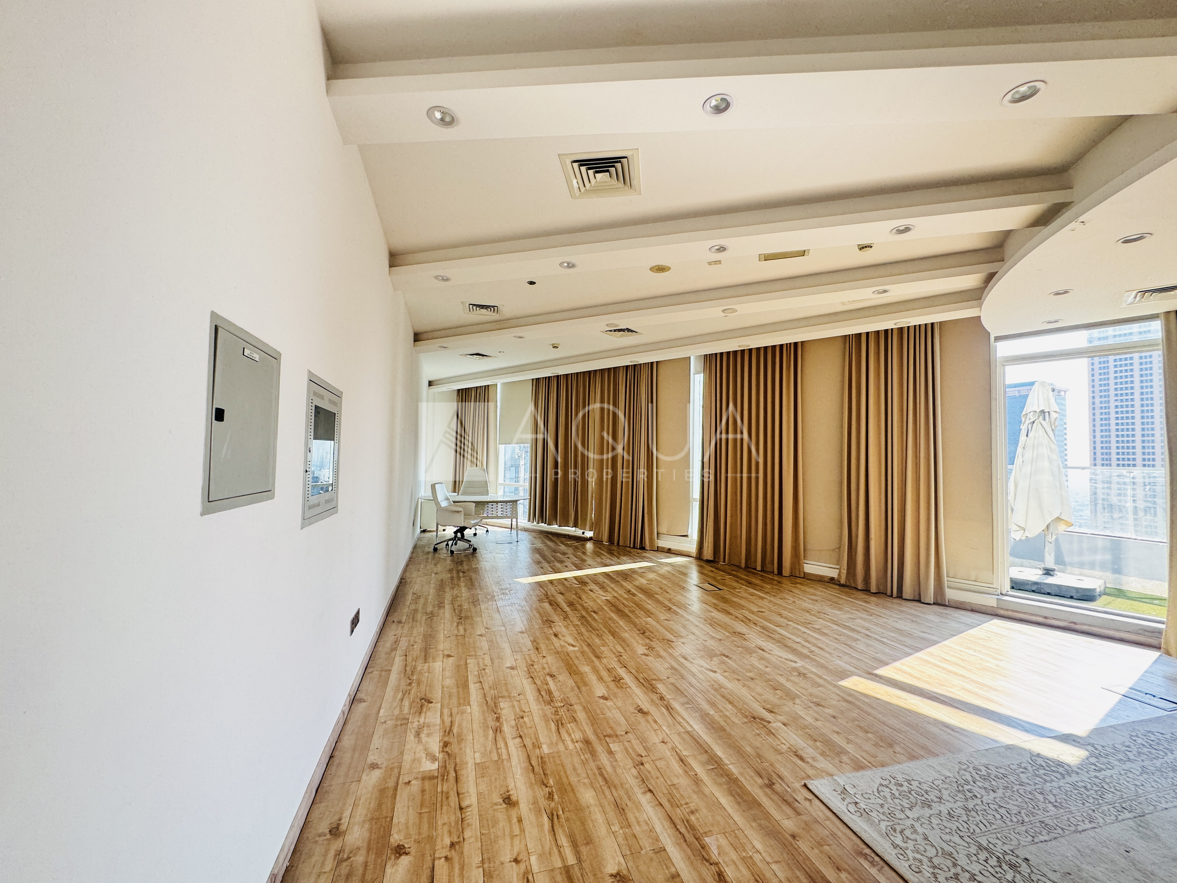 High-Floor Office | Fitted | Community View