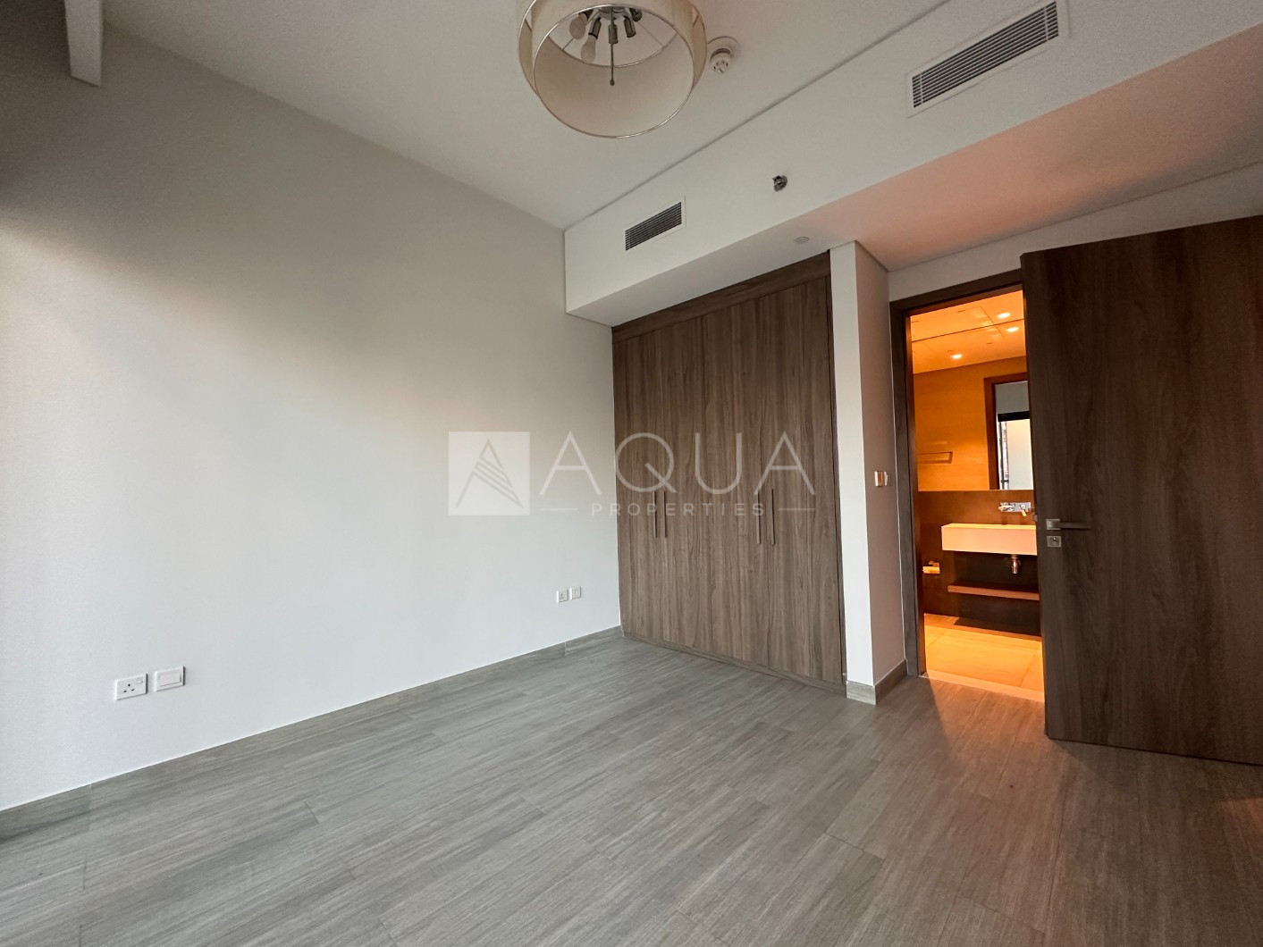 Burj Khalifa & Canal View | Vacant | 4 Cheques