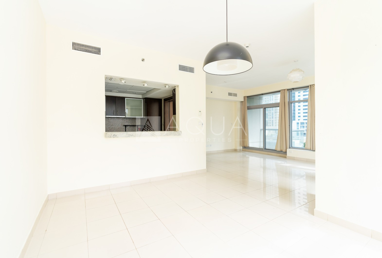 Low Floor | Chiller Free | Large Size   