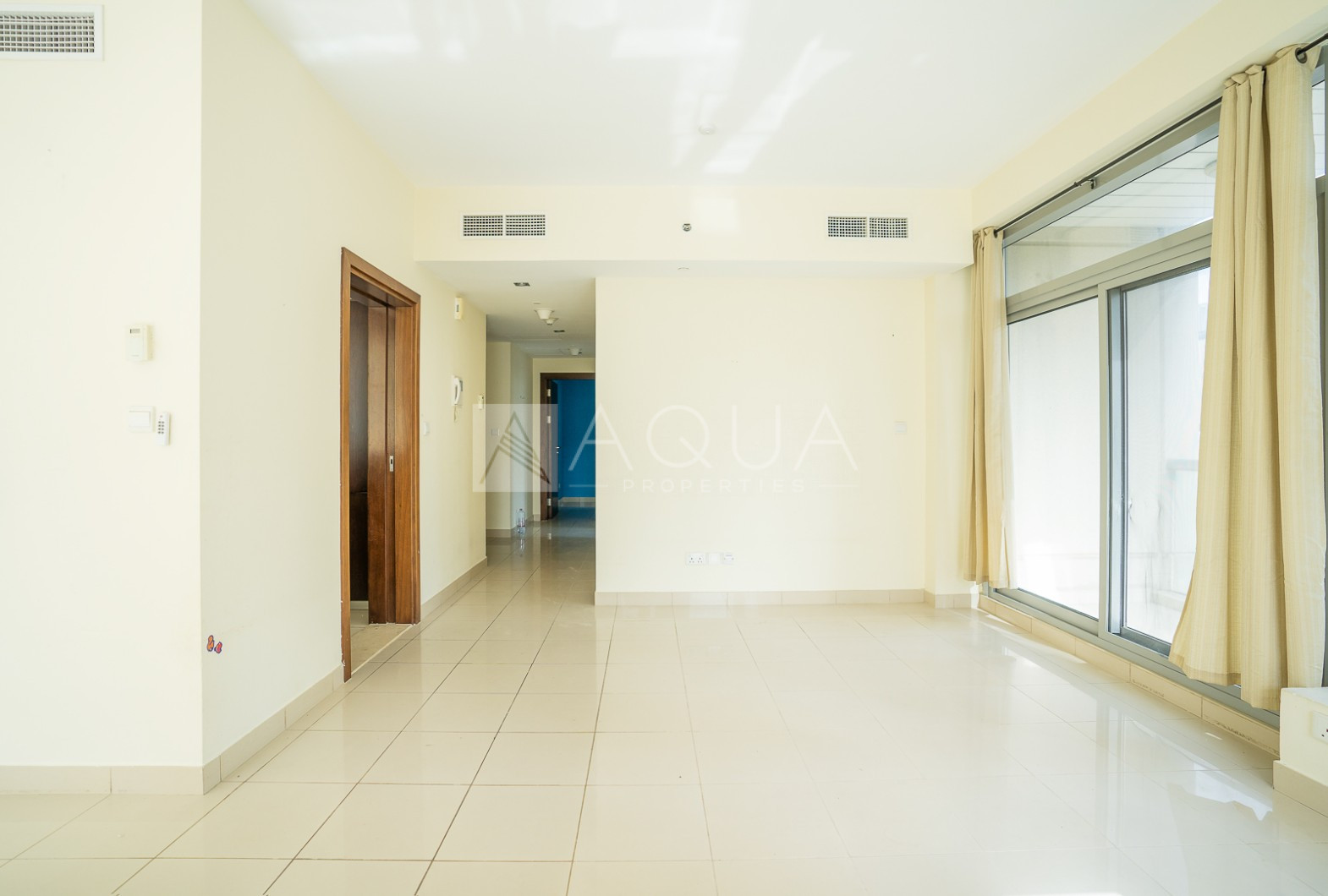 Low Floor | Chiller Free | Large Size   