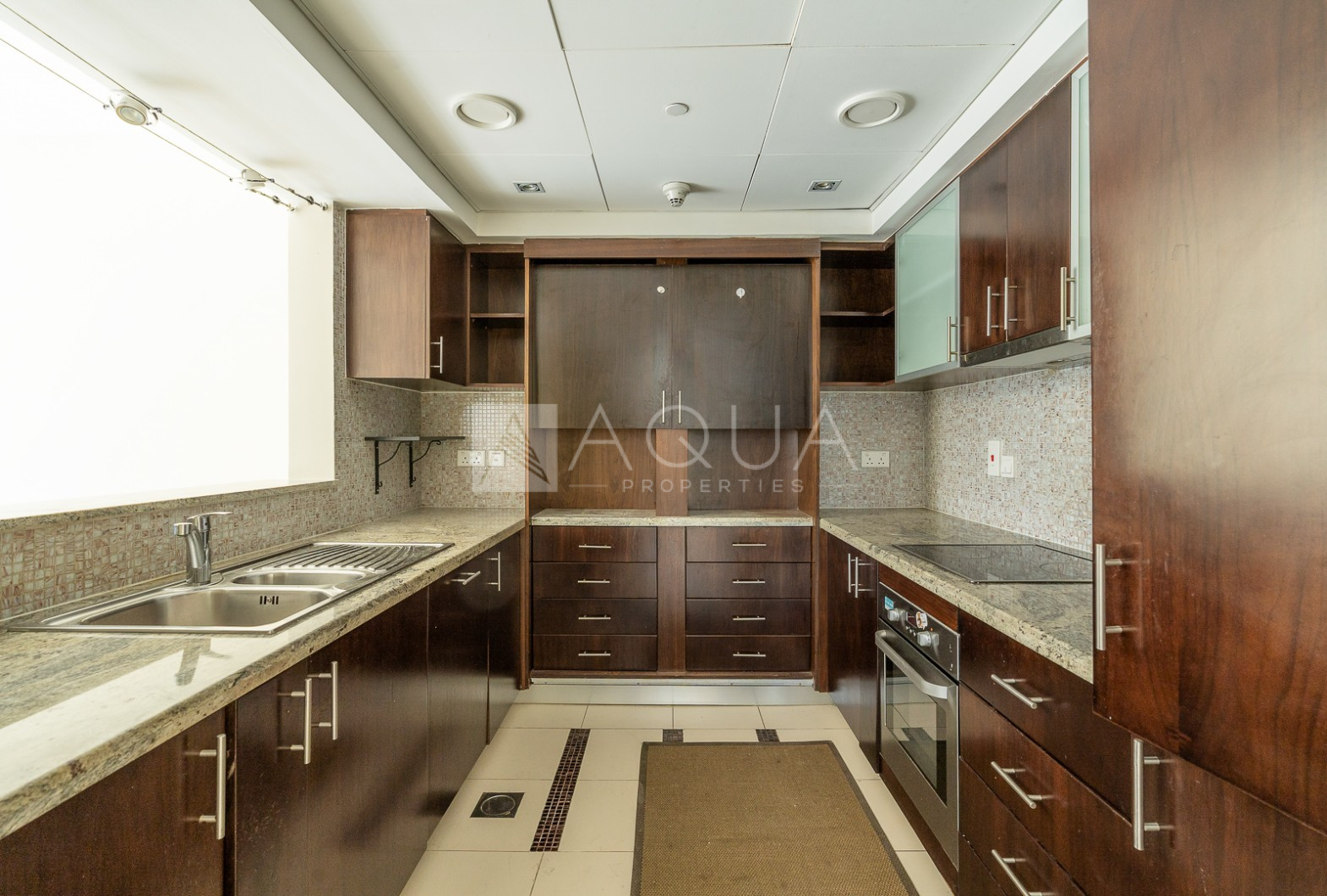 Low Floor | Chiller Free | Large Size   