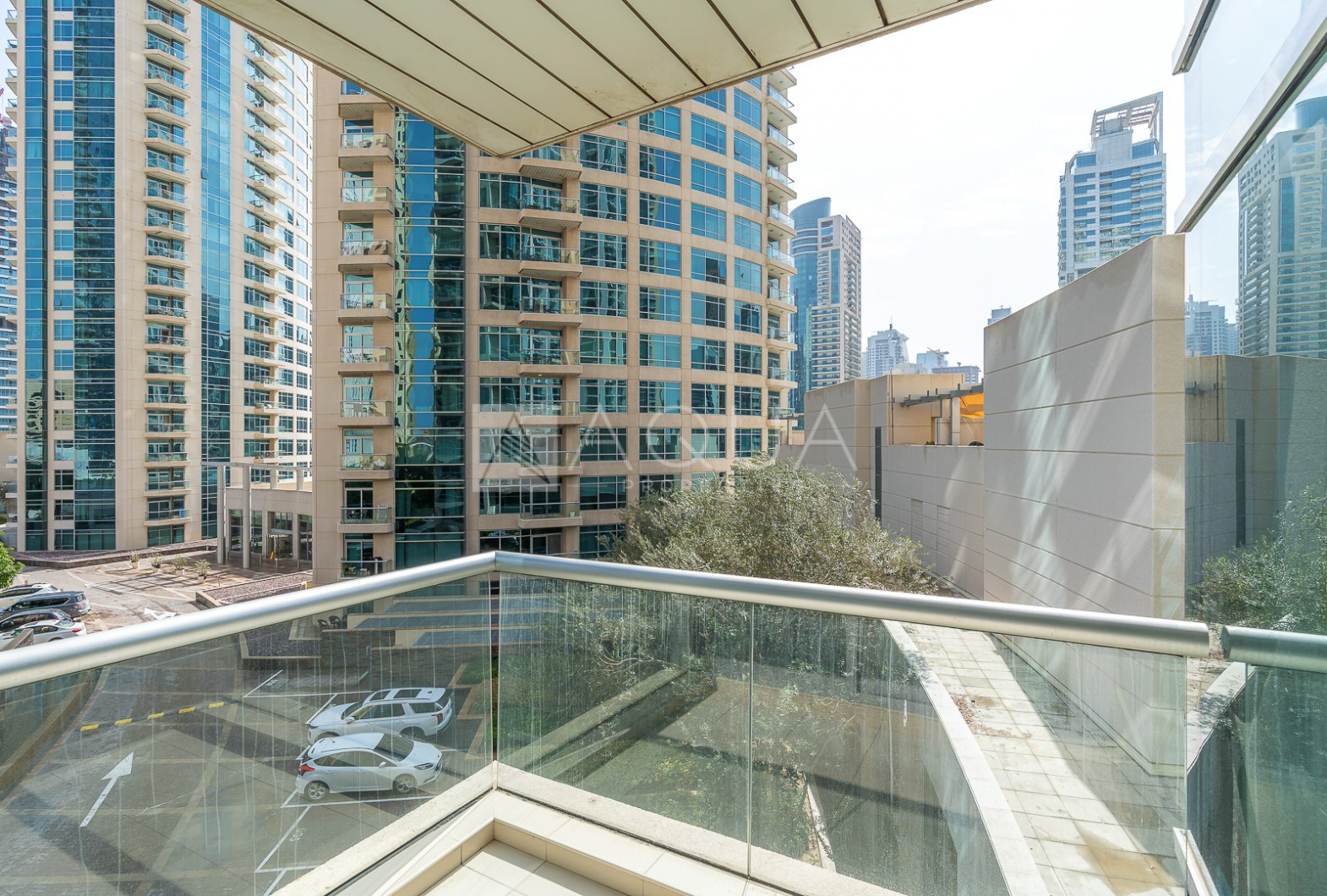 Low Floor | Chiller Free | Large Size   