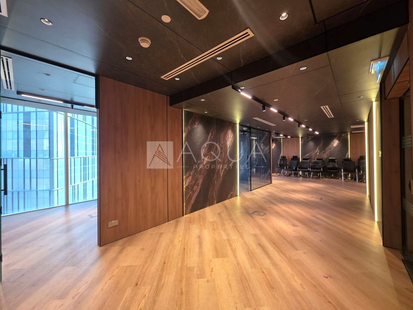 Fitted High End | Vacant | Next to Metro 