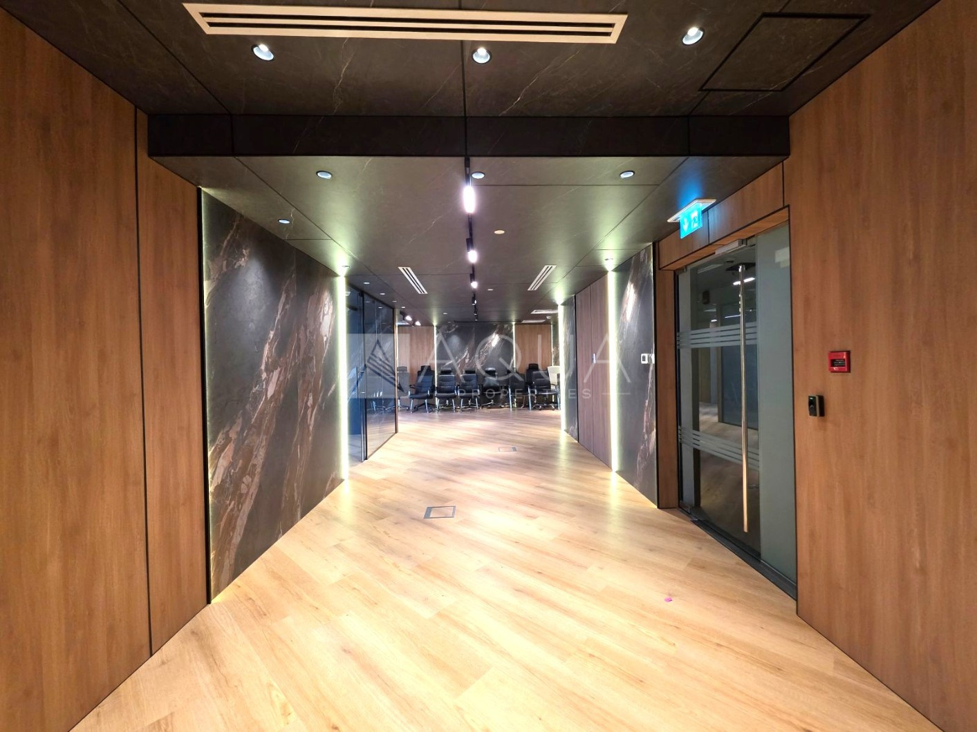 Fitted High End | Vacant | Next to Metro 