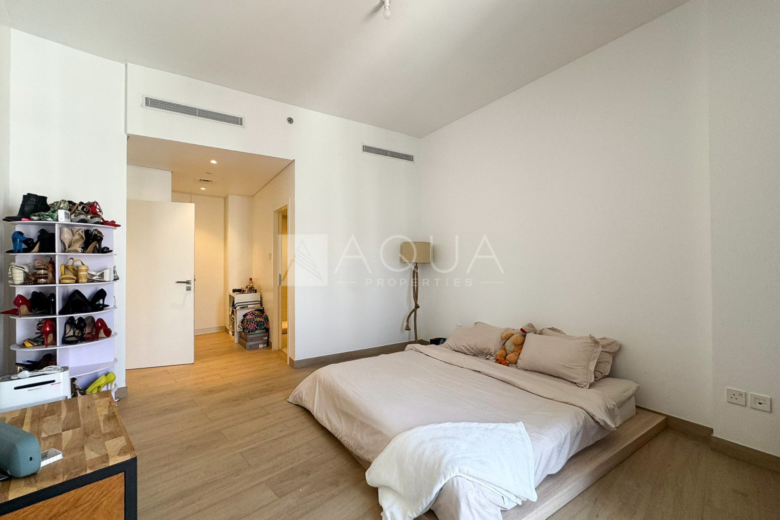 Spacious l Beach Access l Unfurnished   