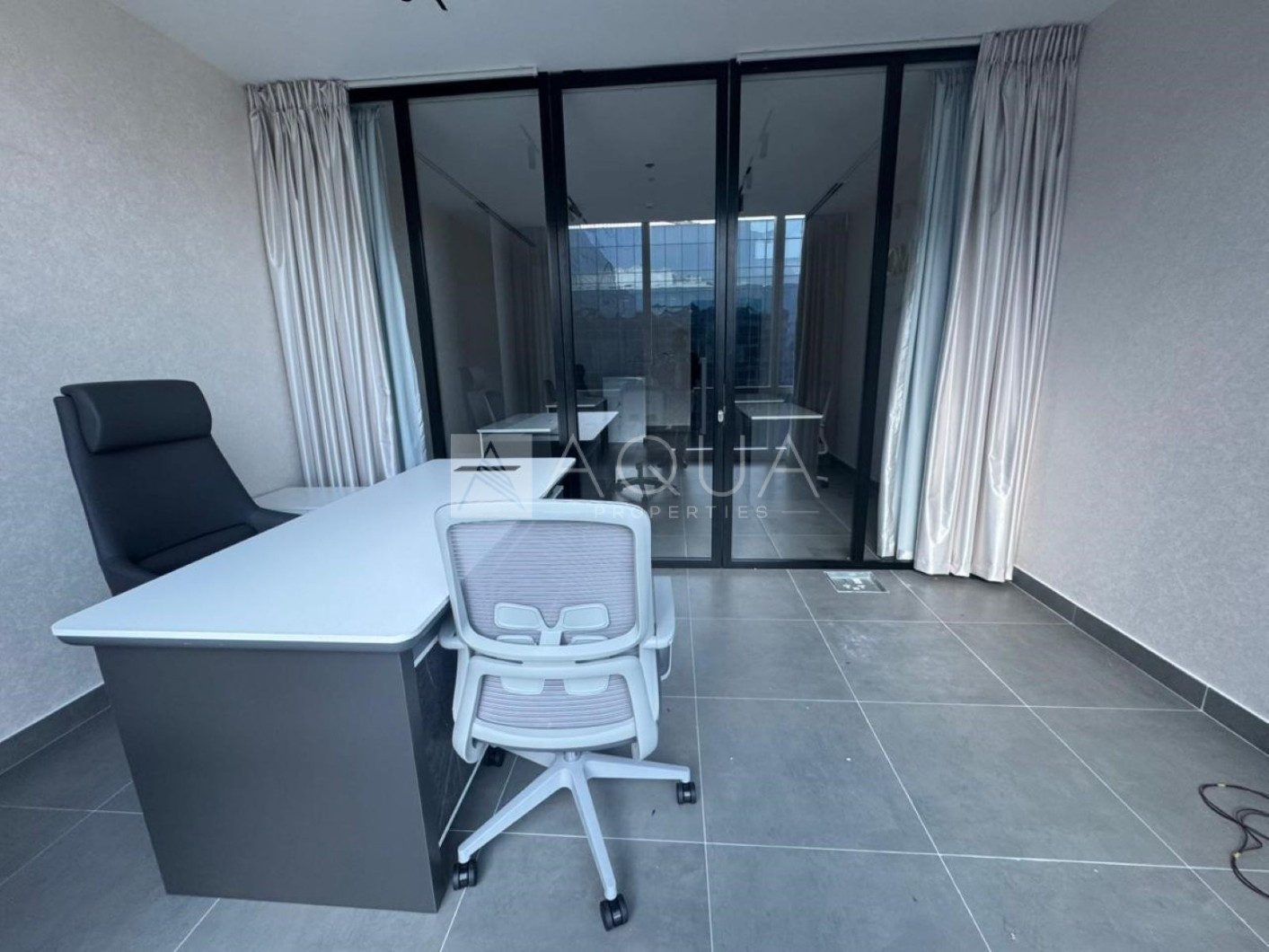 Fitted Office l 1 Parking l Small Office