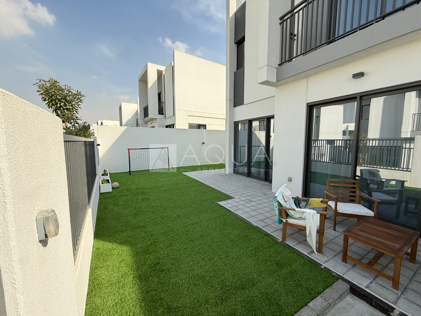 VASTU l CORNER 4 BED | VACANT ON TRANSFER