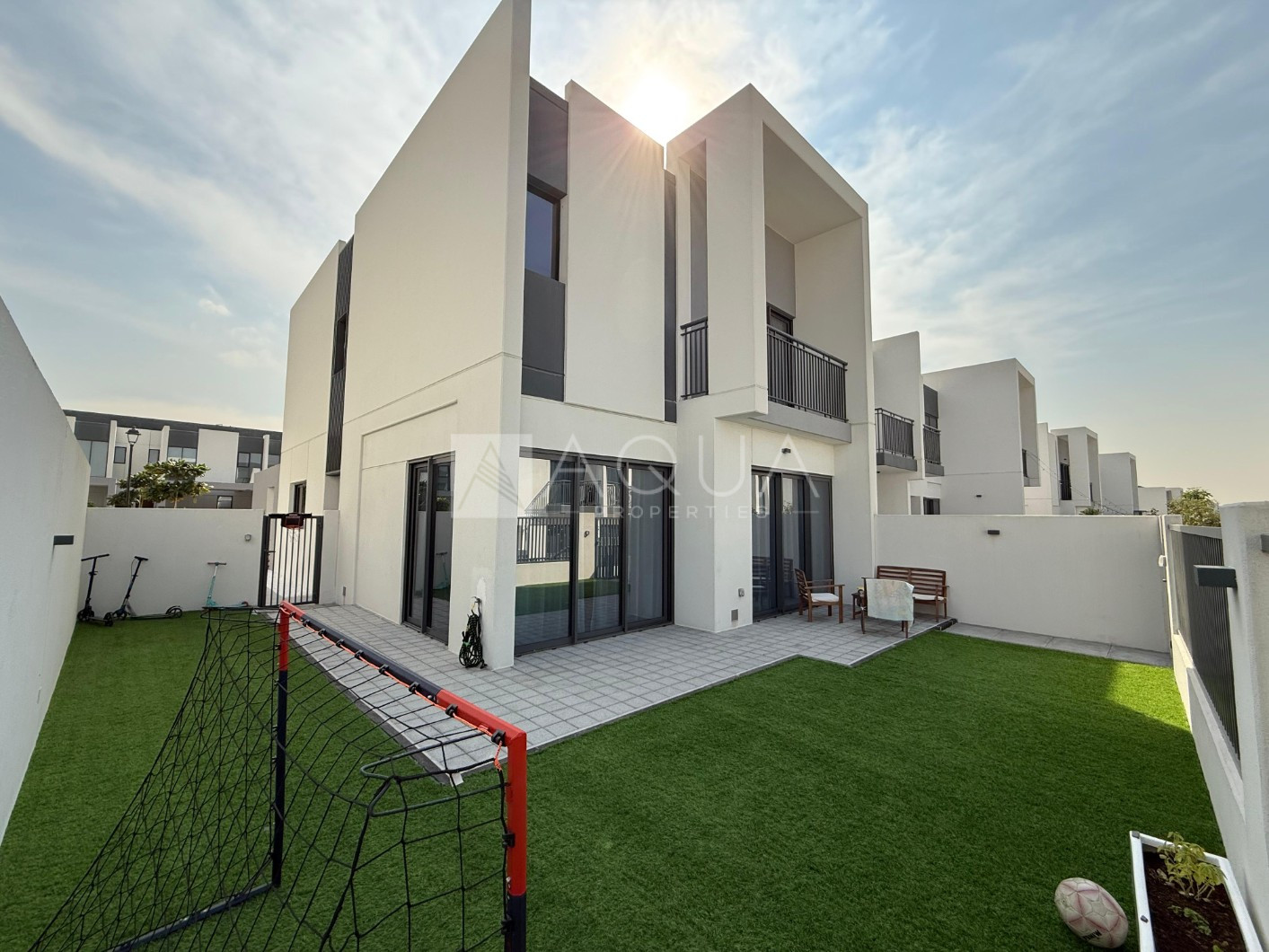 VASTU l CORNER 4 BED | VACANT ON TRANSFER