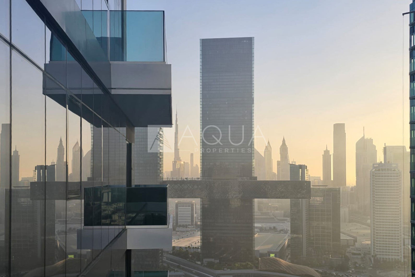 Corner Layout | Zaabeel Palace View     