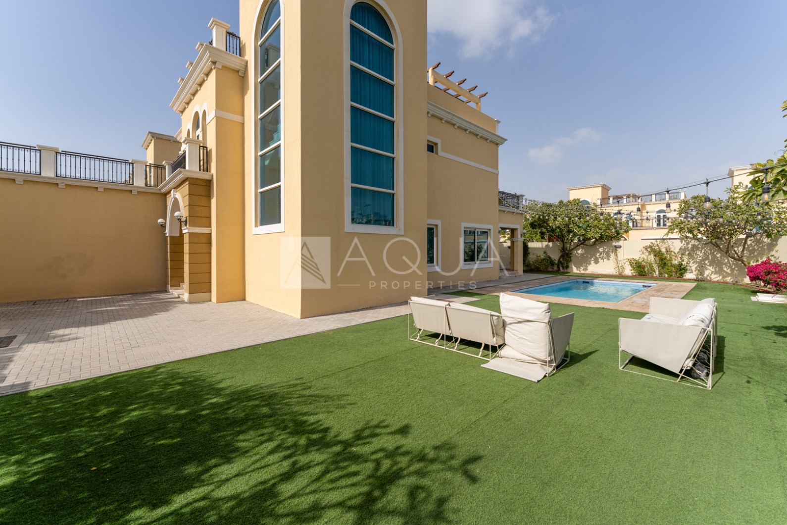 Private 4 Bed | Single Row Huge Corner Plot