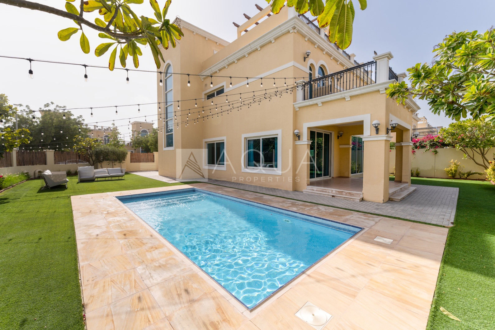 Private 4 Bed | Single Row Huge Corner Plot