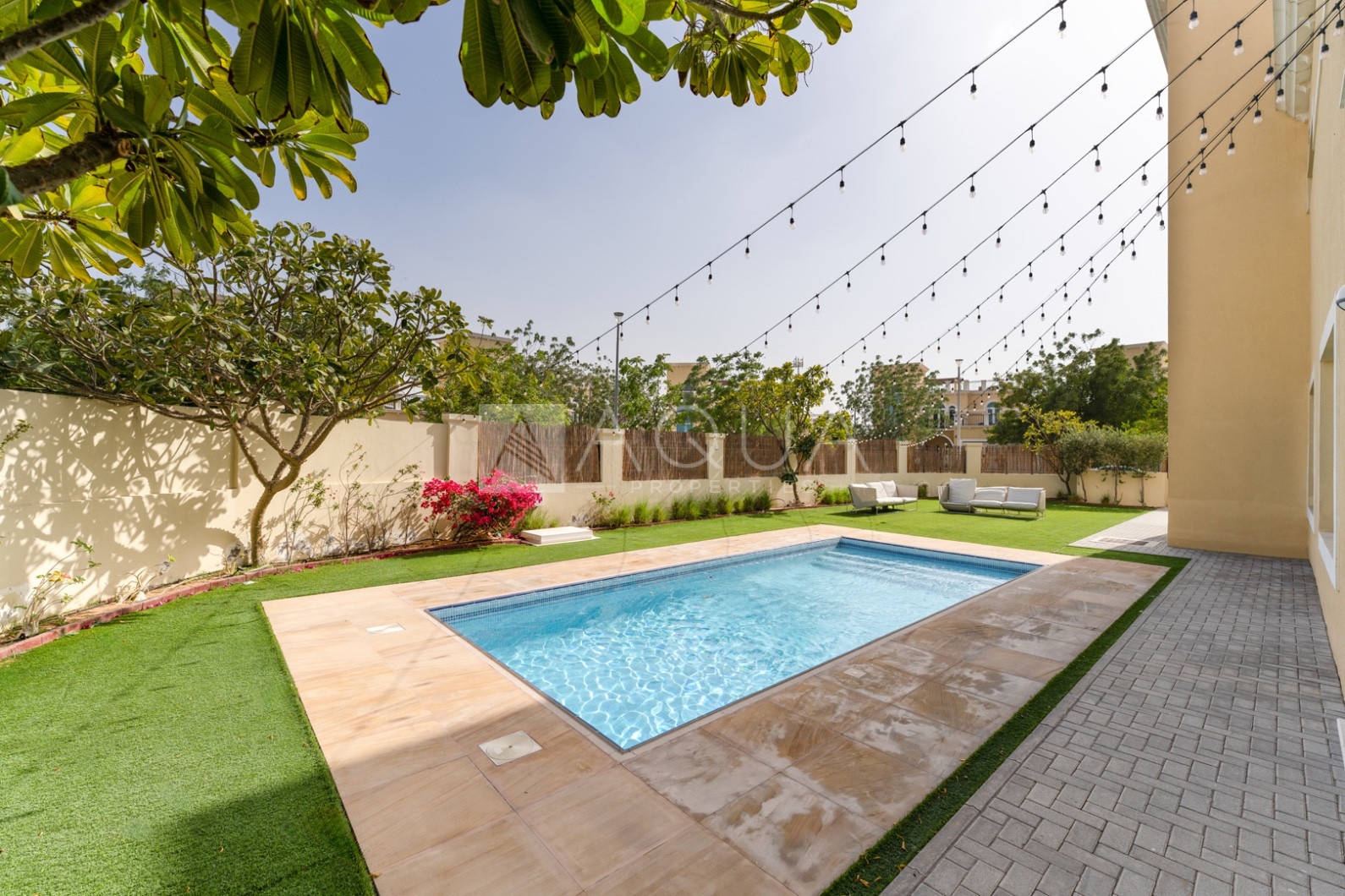 Private 4 Bed | Single Row Huge Corner Plot