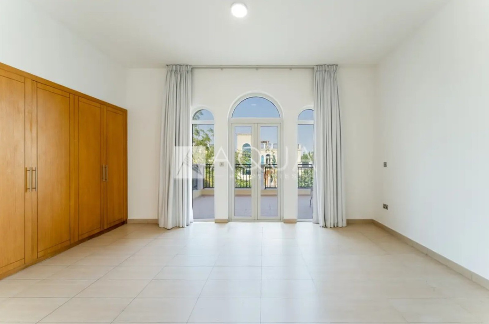 Huge Corner Plot | Private Pool | Single Row