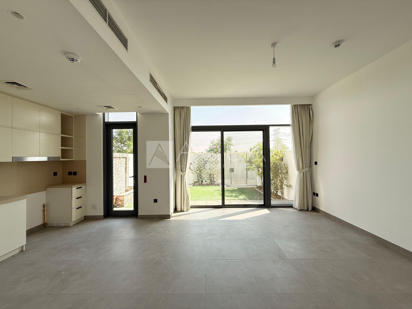 COMMUNITY VIEW | SINGLE ROW | QUIET LOCATION