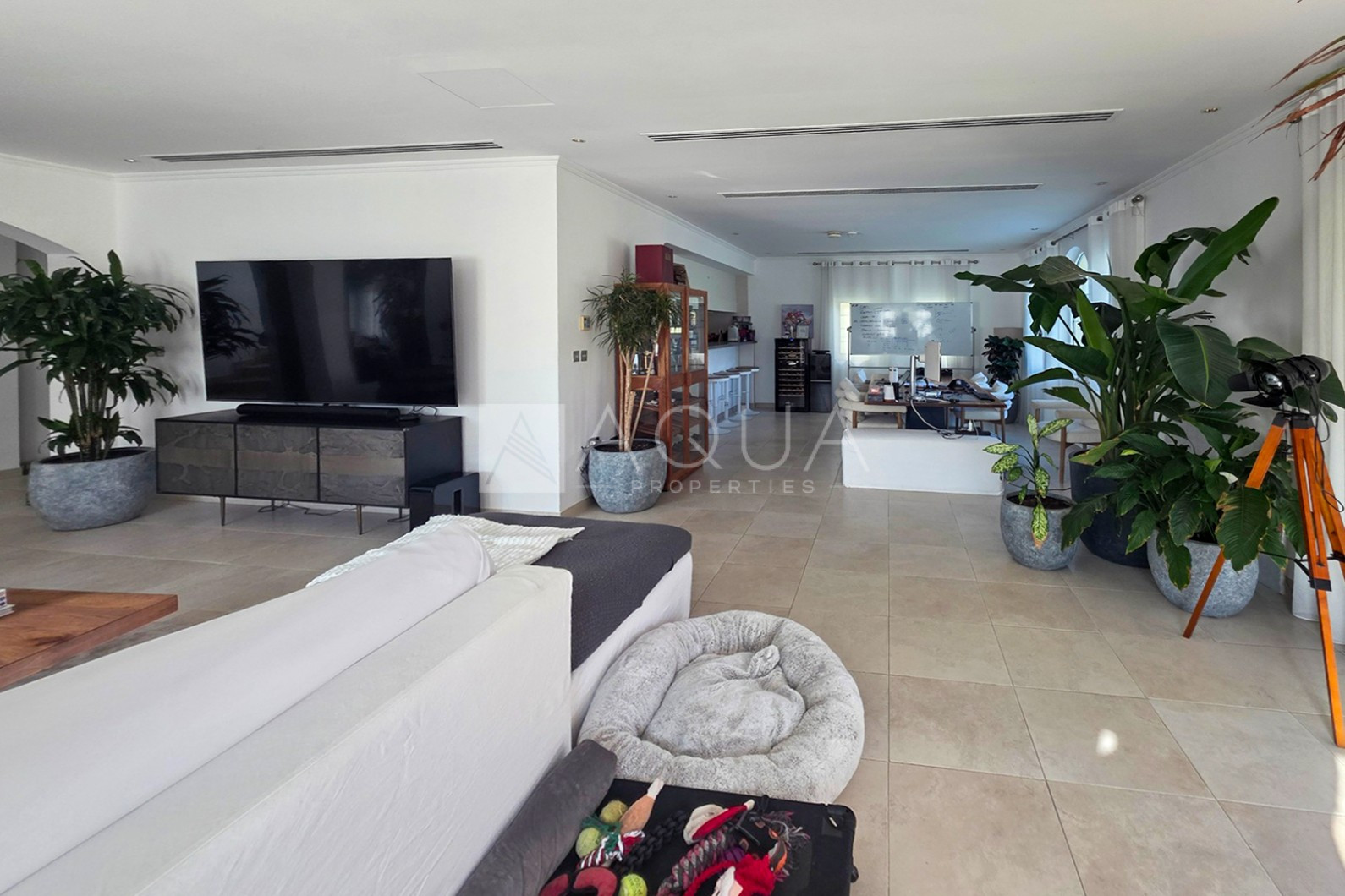 Semi Upgraded | Corner Plot | Multiple Options