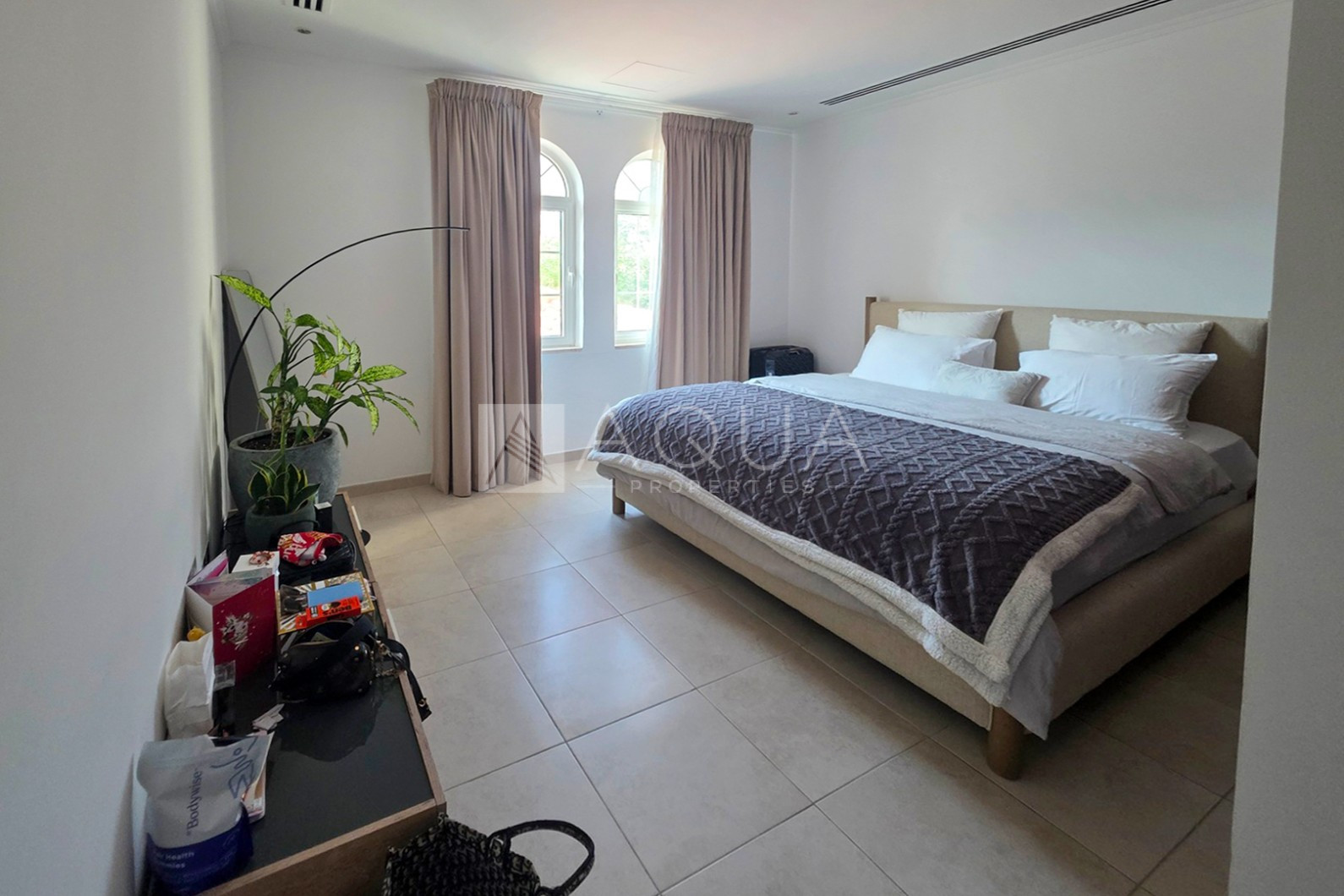 Semi Upgraded | Corner Plot | Multiple Options