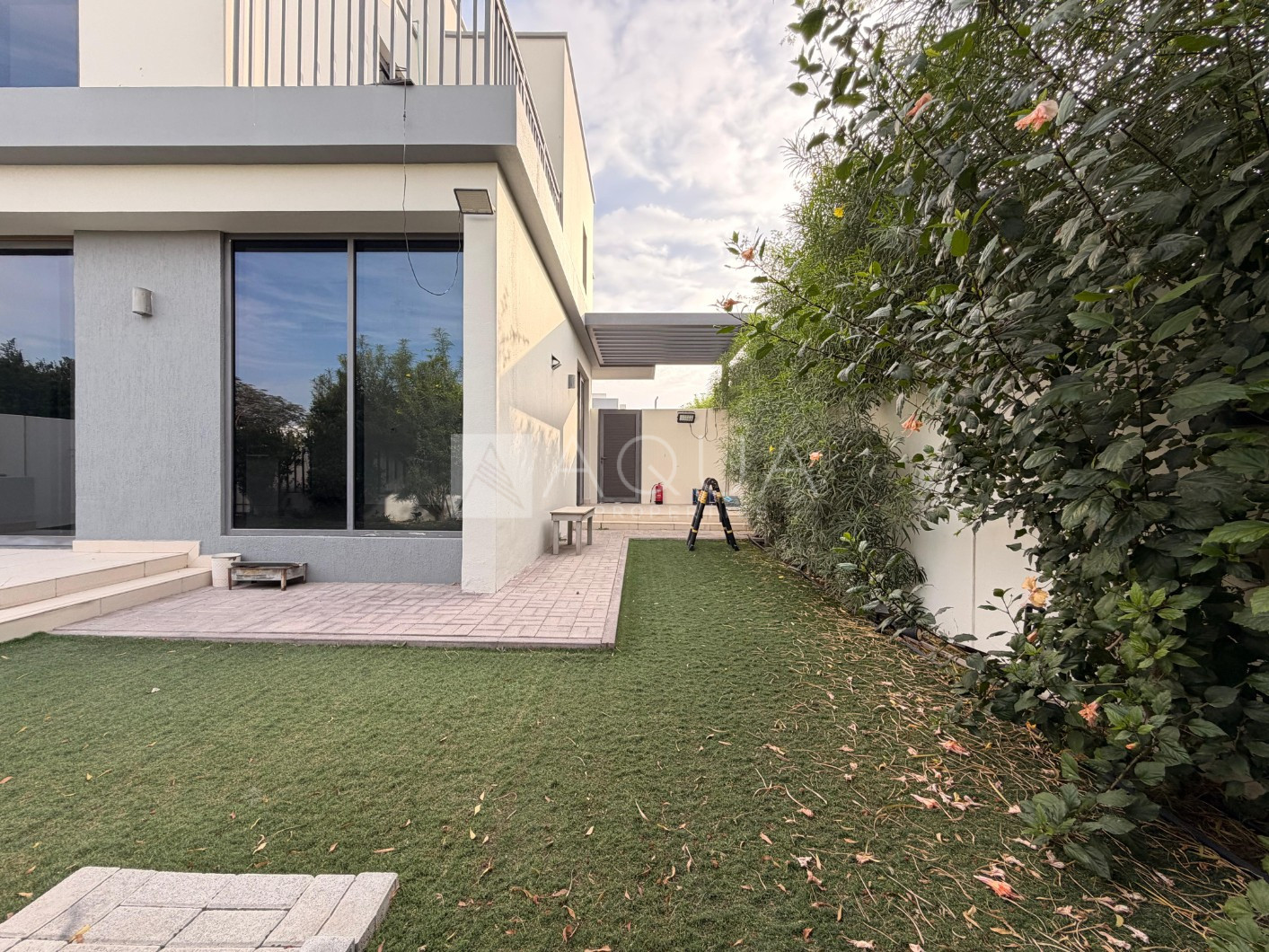 Corner Villa | Vacant | 4 BR + Maids    