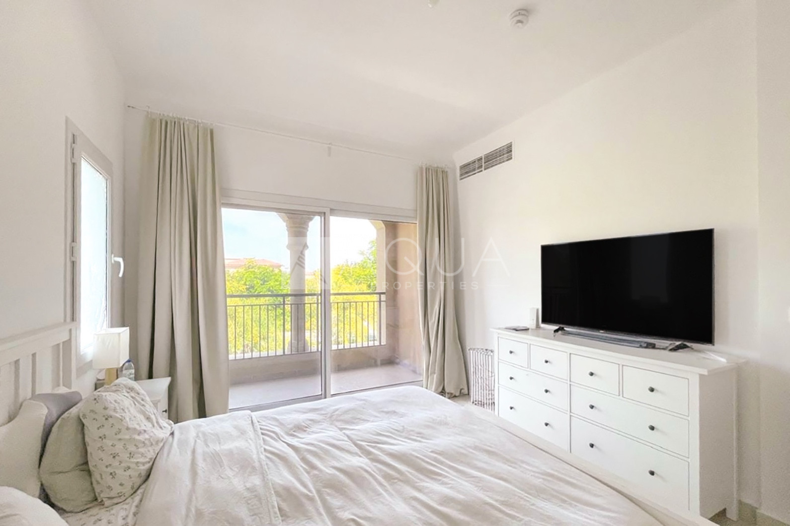 SINGLE ROW l BRIGHT AND SPACIOUS l TYPE B