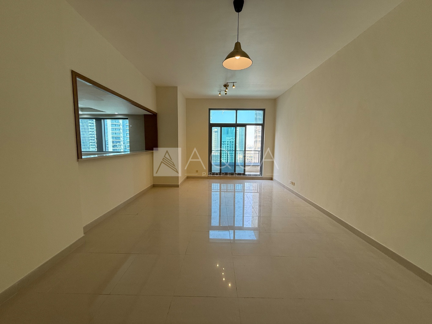 High Floor | Boulevard and Fountain View | Vacant