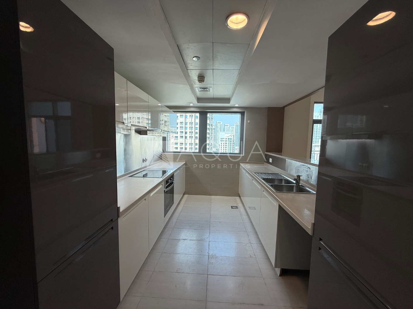 High Floor | Boulevard and Fountain View | Vacant