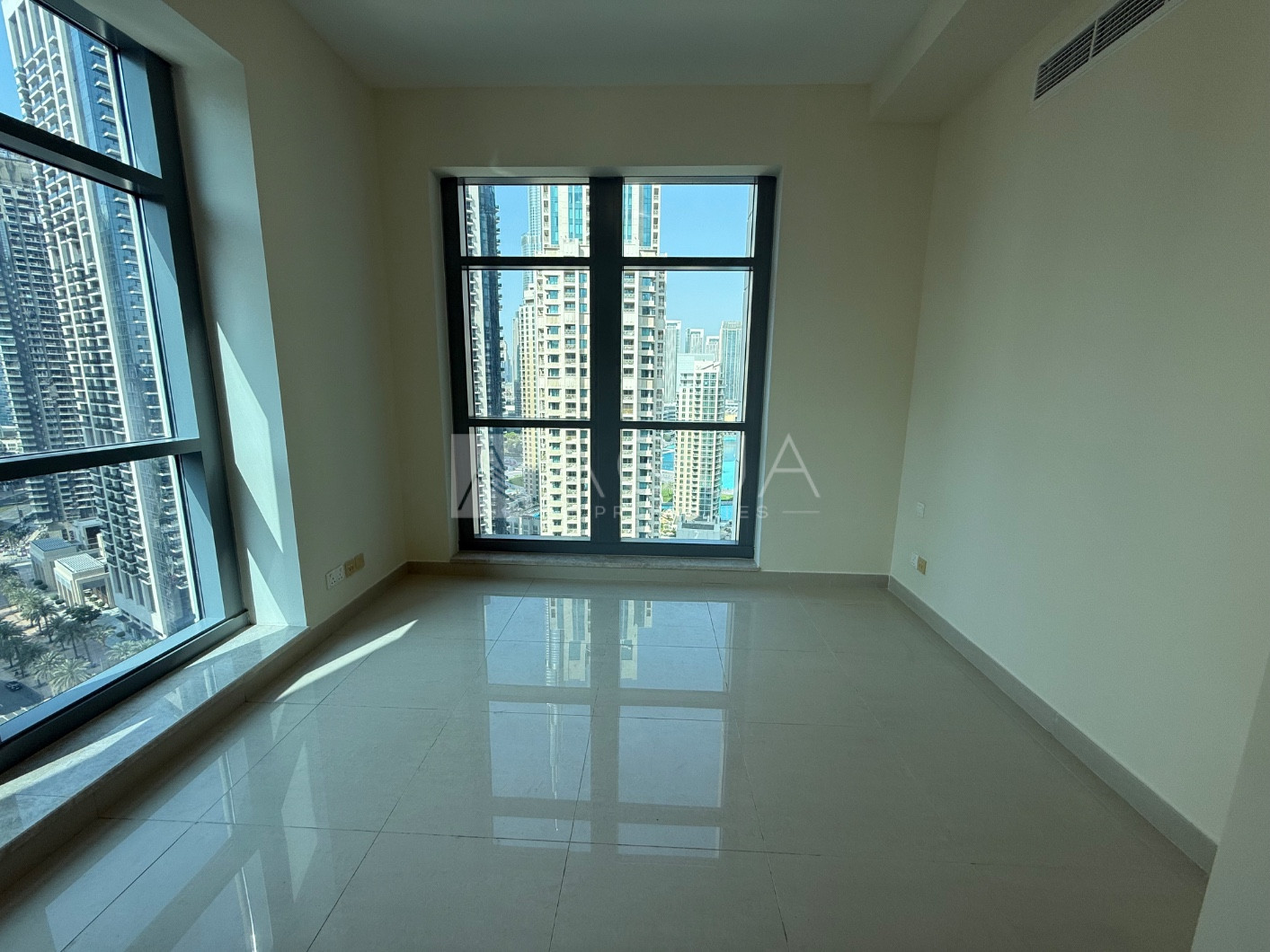 High Floor | Boulevard and Fountain View | Vacant