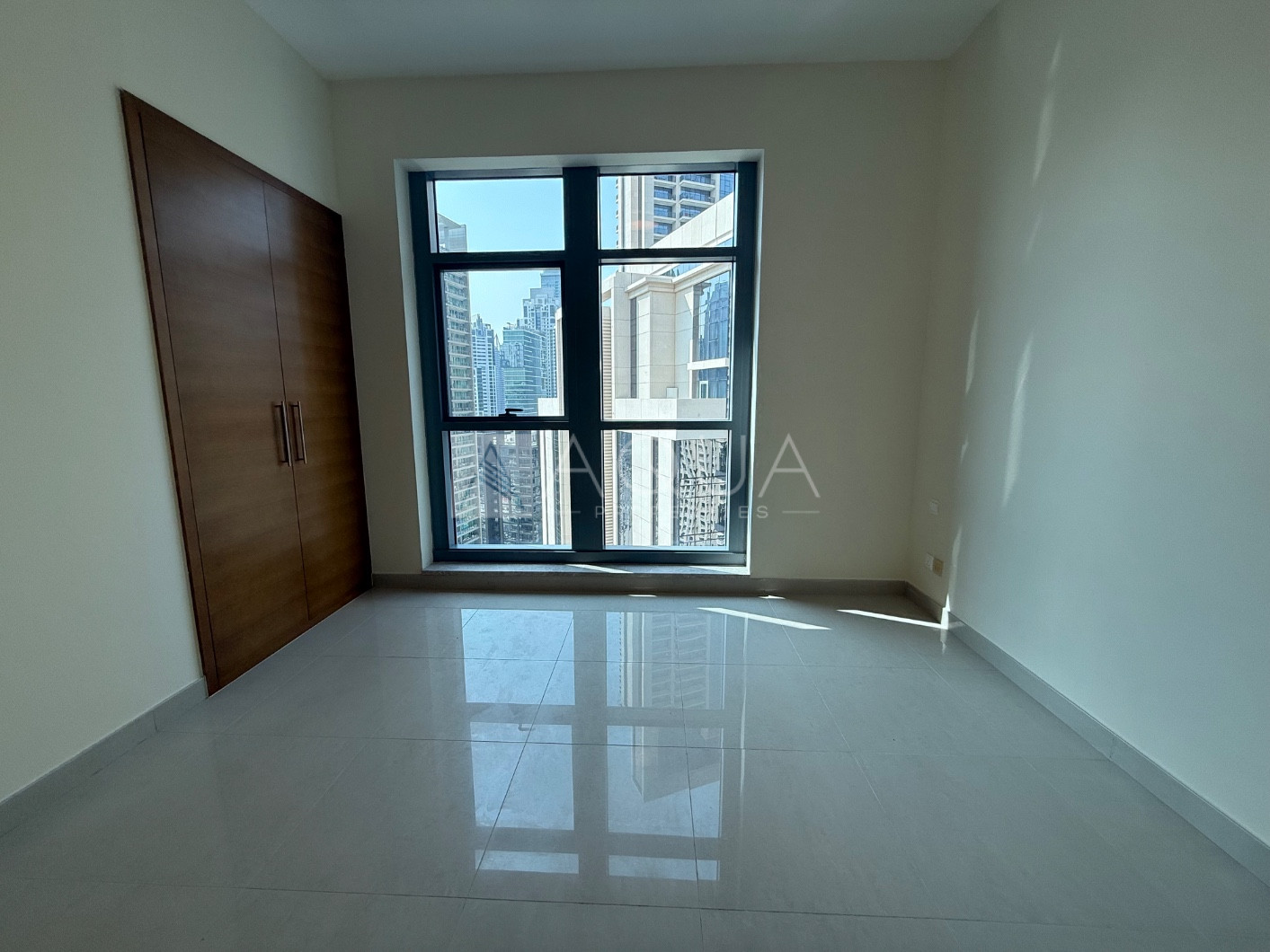 High Floor | Boulevard and Fountain View | Vacant