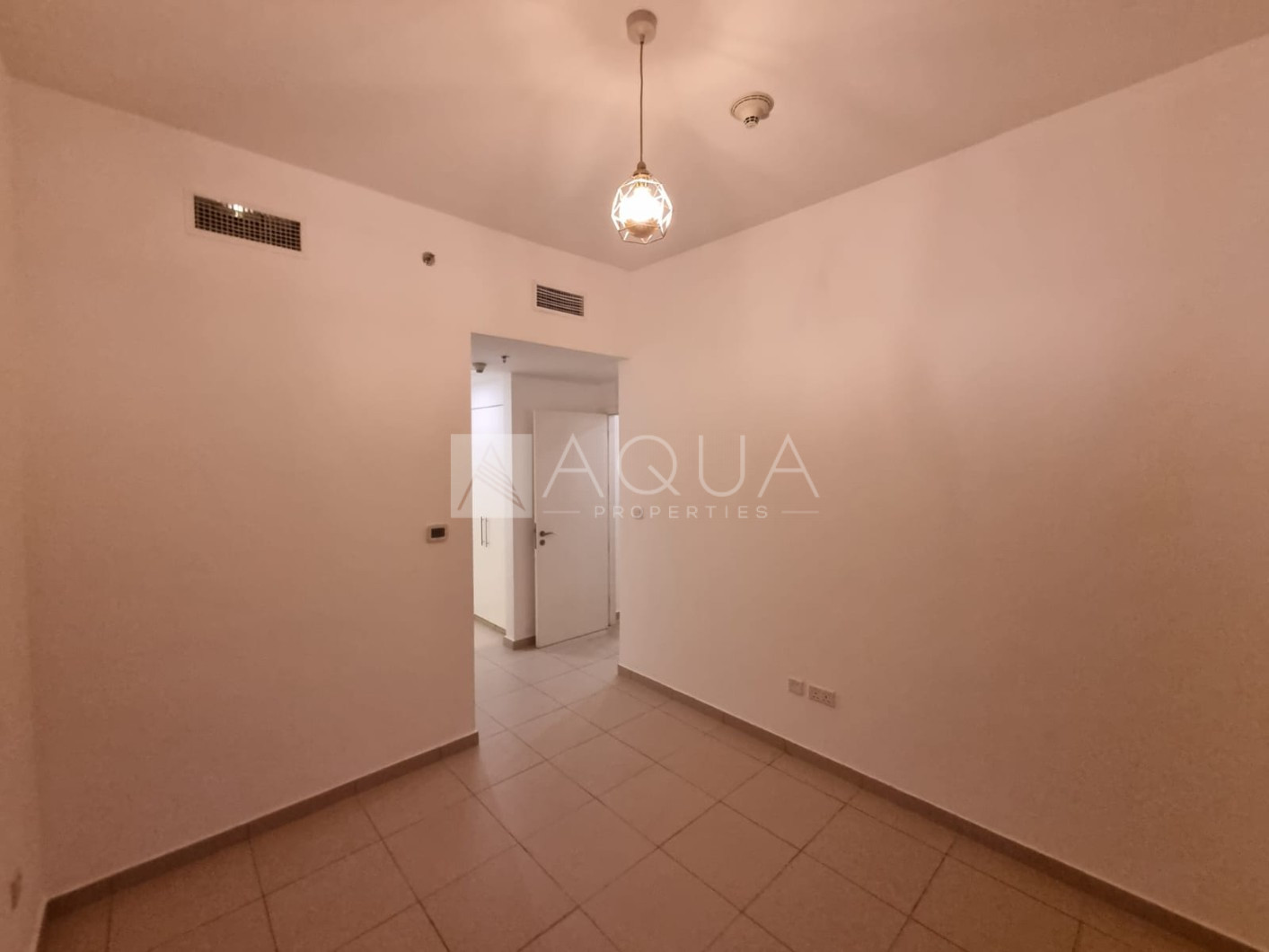 Large Layout | Bright Interiors | Family Community