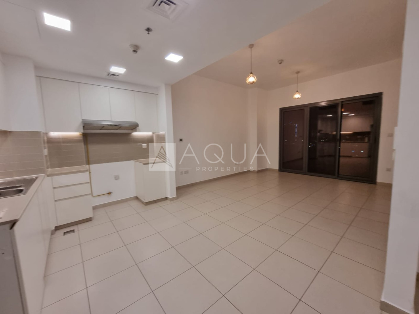 Large Layout | Bright Interiors | Family Community