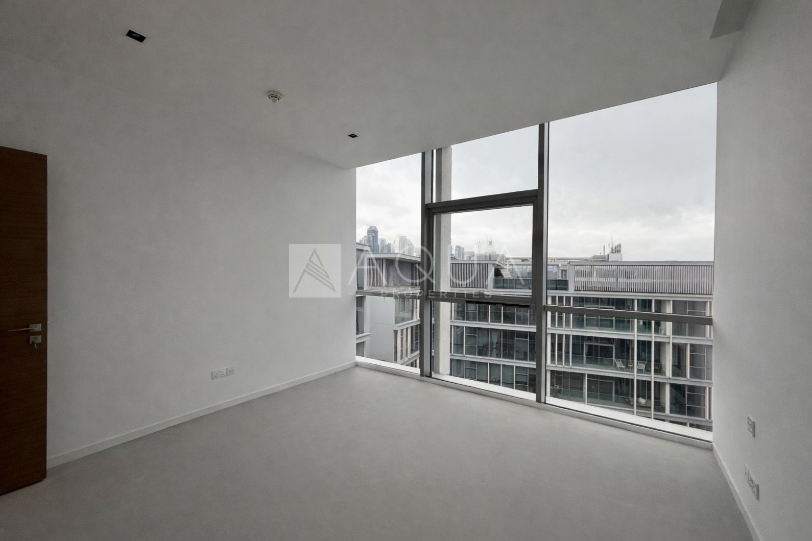 Top Floor | Prime Area | Near Downtown 