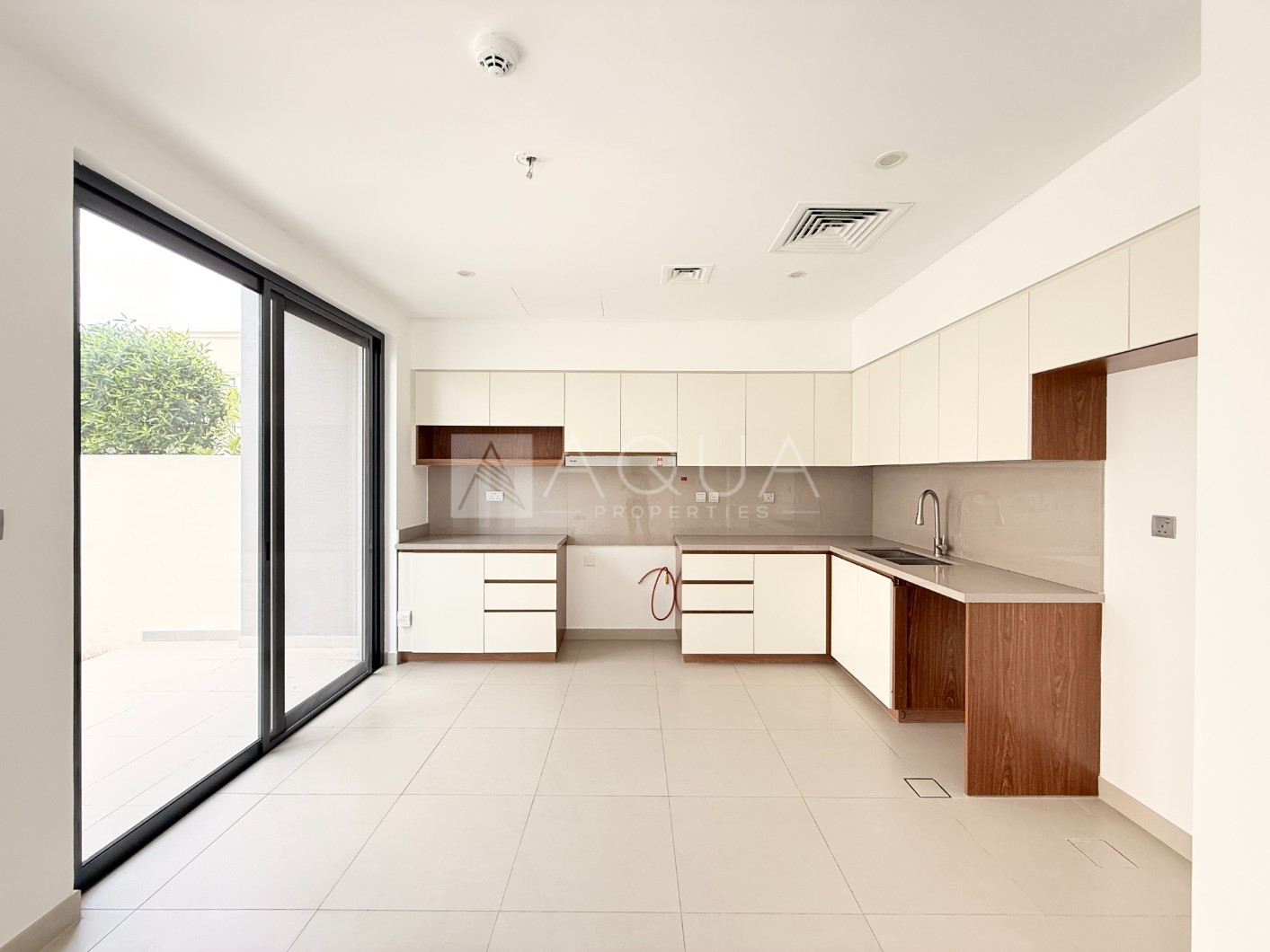 PRIVATE GARDEN | WELL MAINTAINED | VACANT