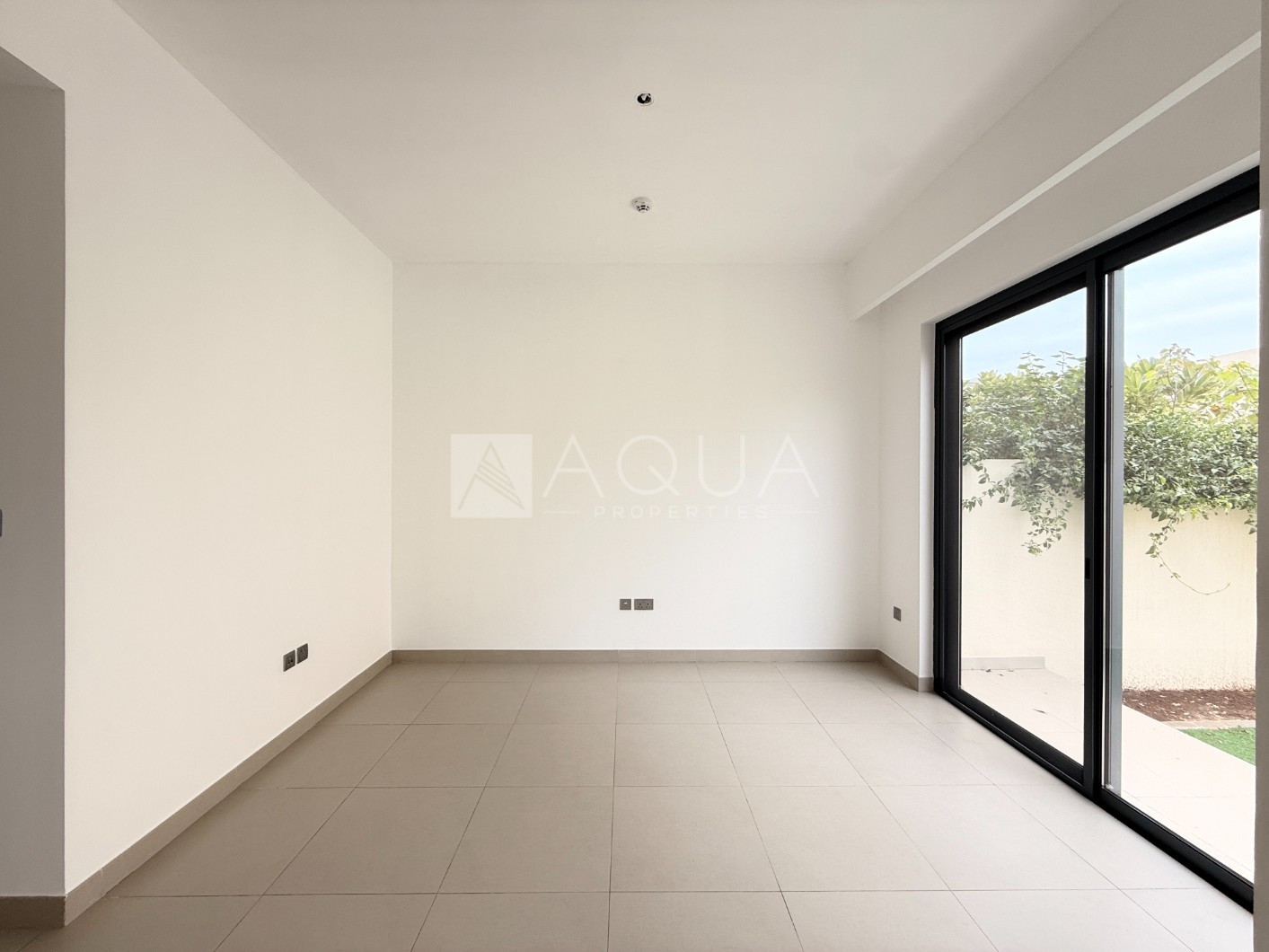 PRIVATE GARDEN | WELL MAINTAINED | VACANT