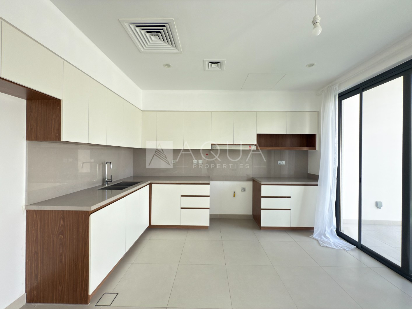 VACATING SOON | SINGLE ROW | SPACIOUS GARDEN