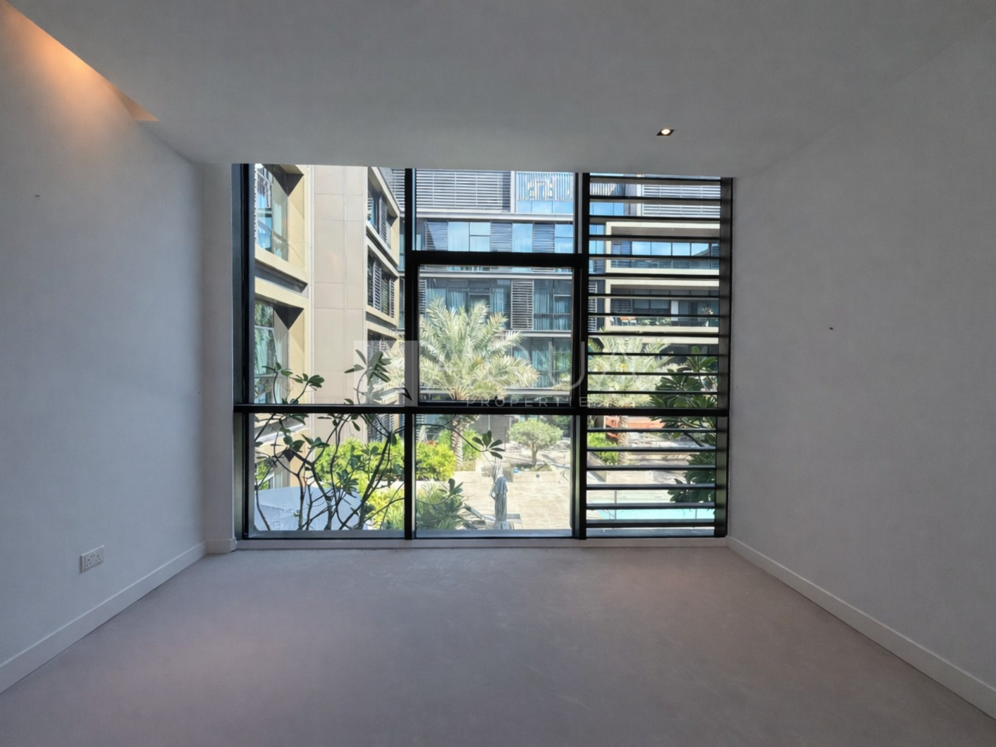 Vacant | Boulevard View | Spacious Unit 