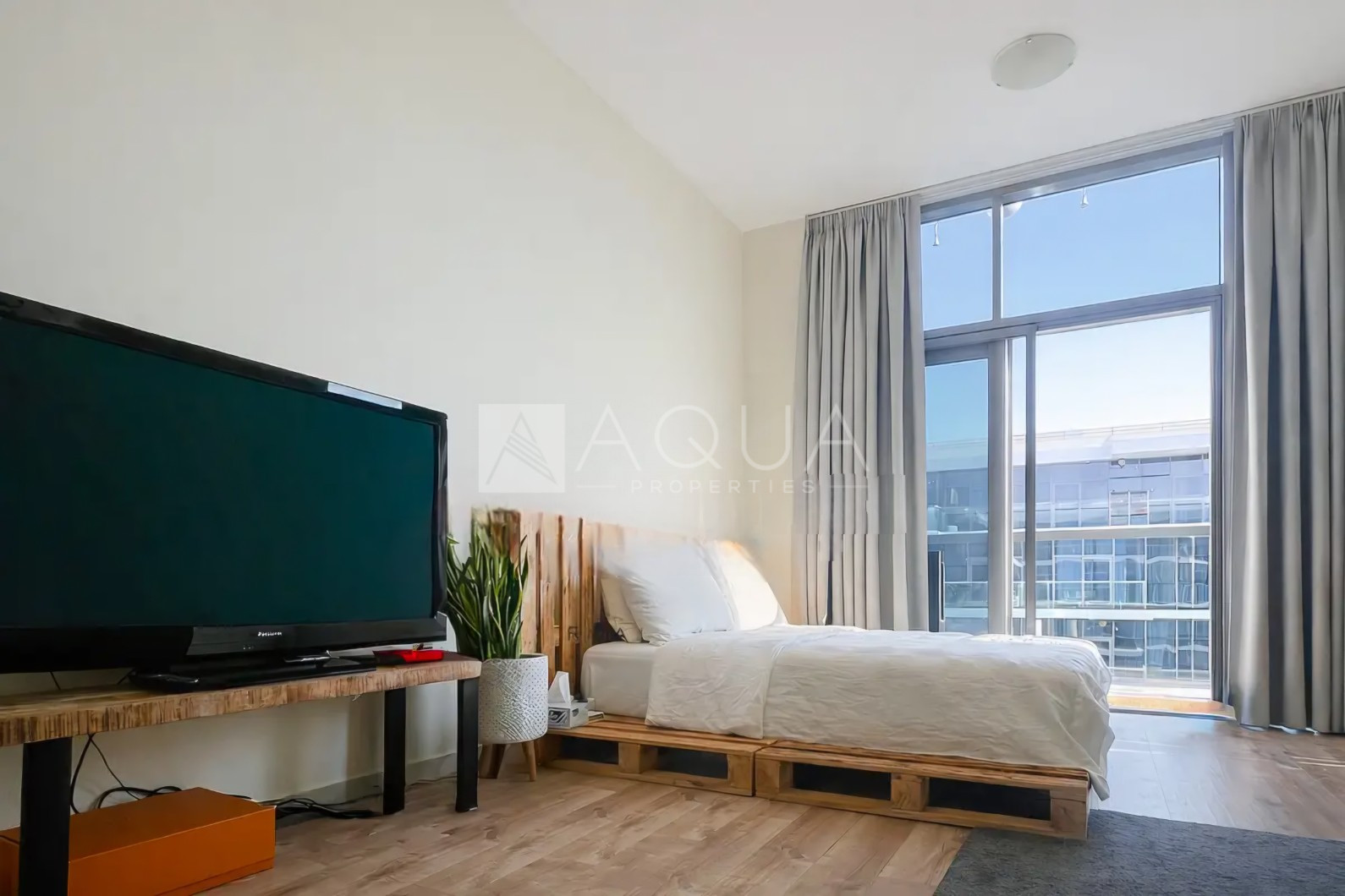 Large Studio | Golf View | Balcony | ROI