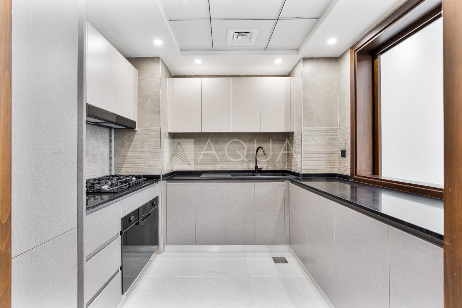  New l pool view l Next to Metro    