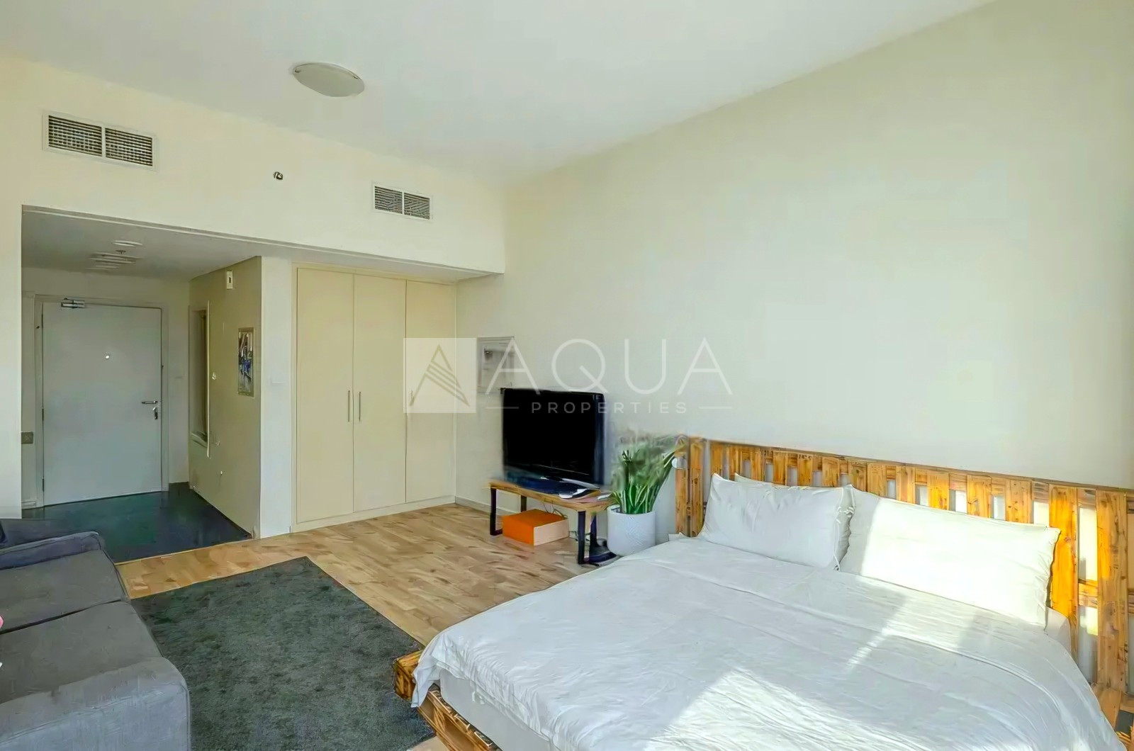 Large Studio | Golf View | Balcony | ROI