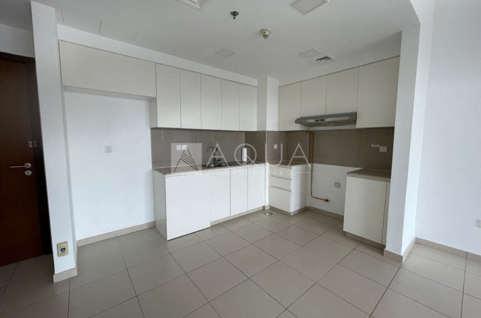 Well Maintained| Near Mosque| Multi Chqs