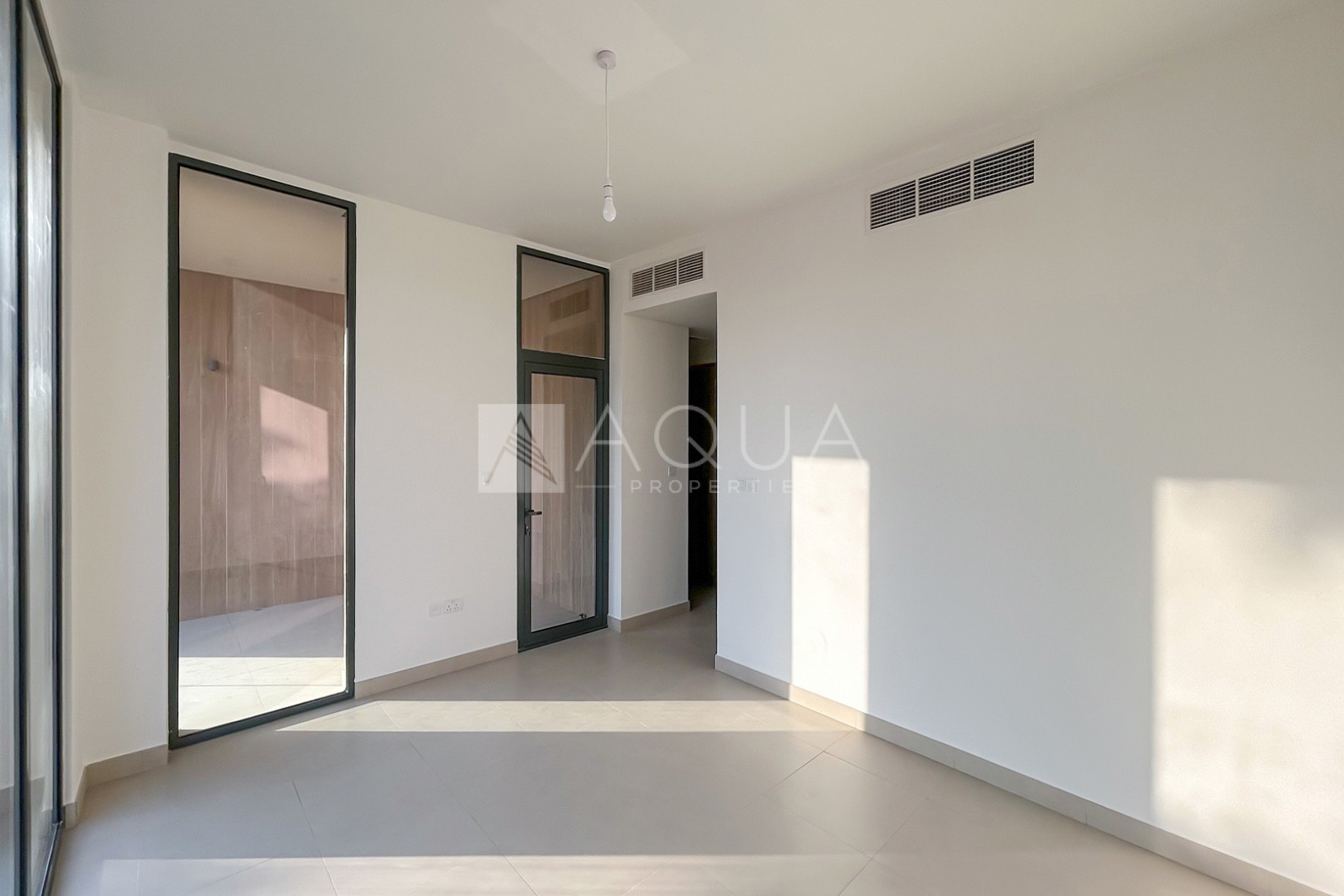 VACANT | LANSCAPED | CORNER 3 BR VILLA