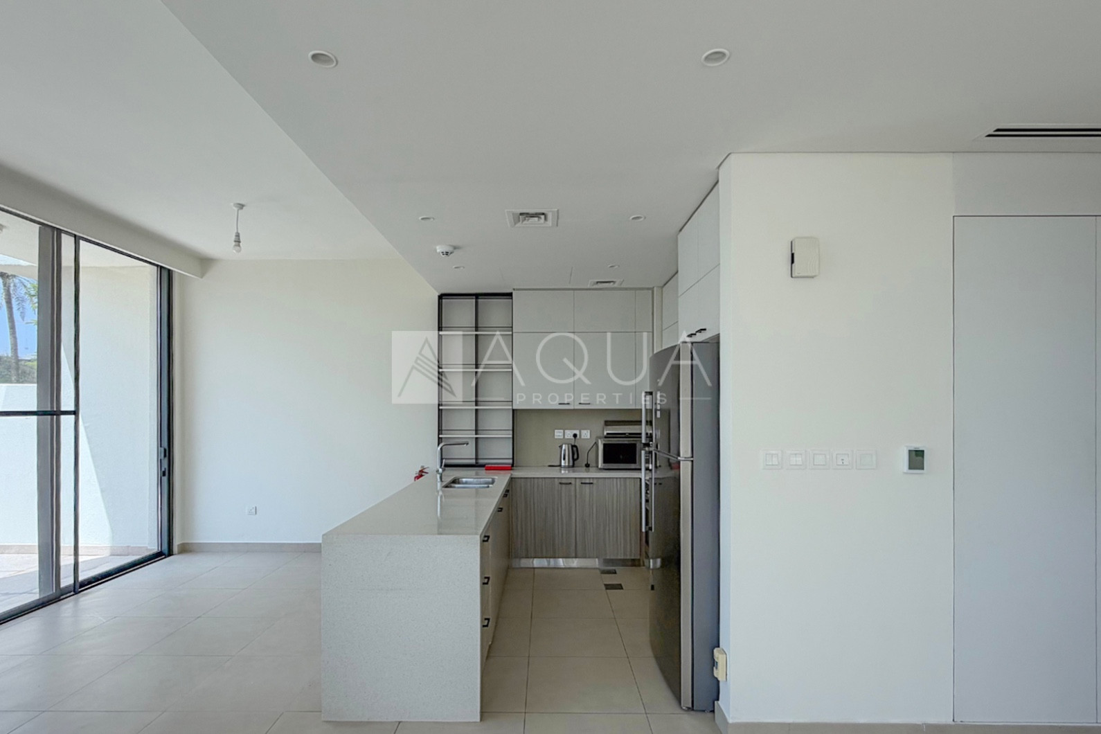  VACANT | POOL | UPGRADED WITH OFFICE
