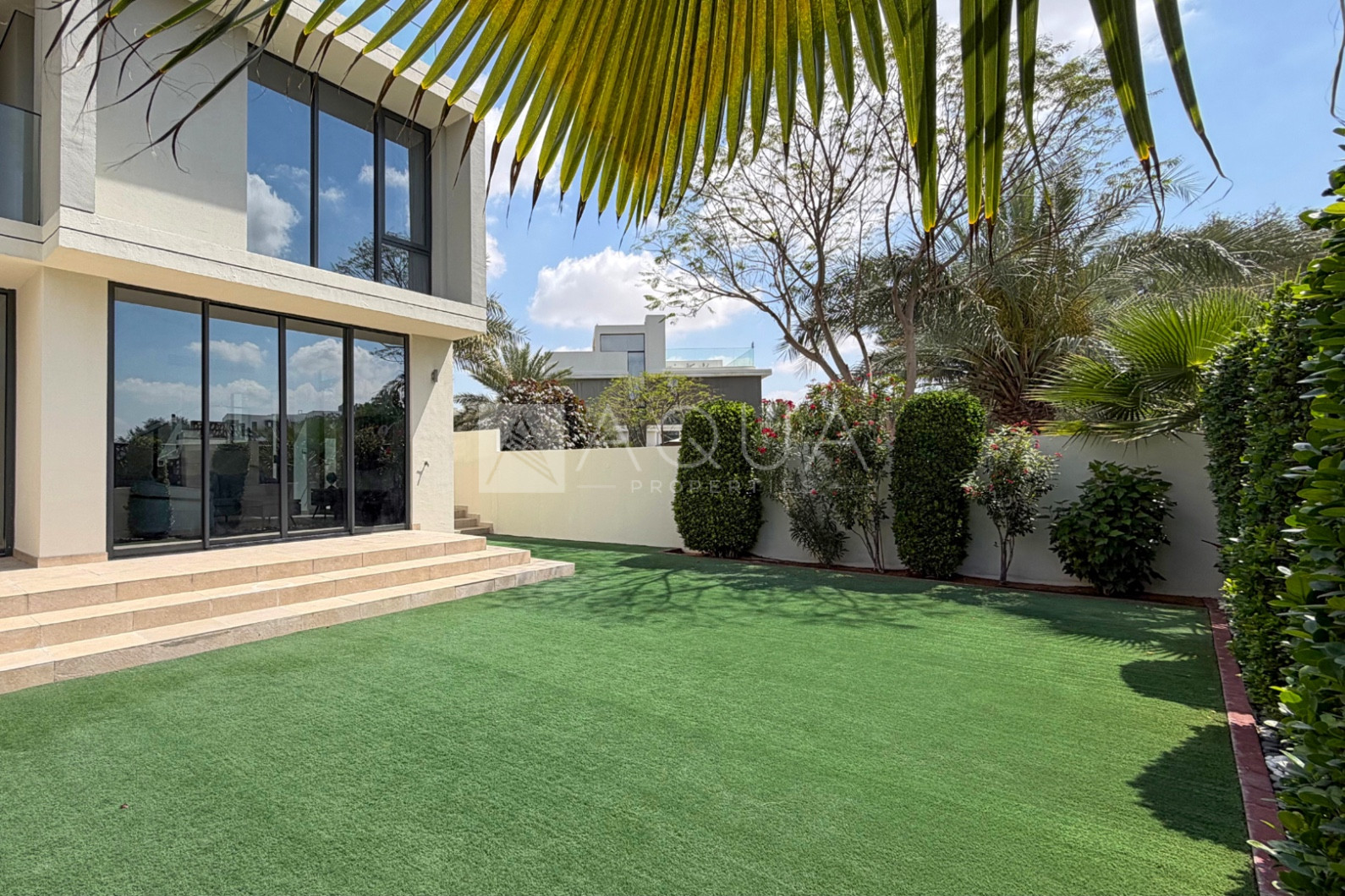 VACANT | LANSCAPED | CORNER 3 BR VILLA