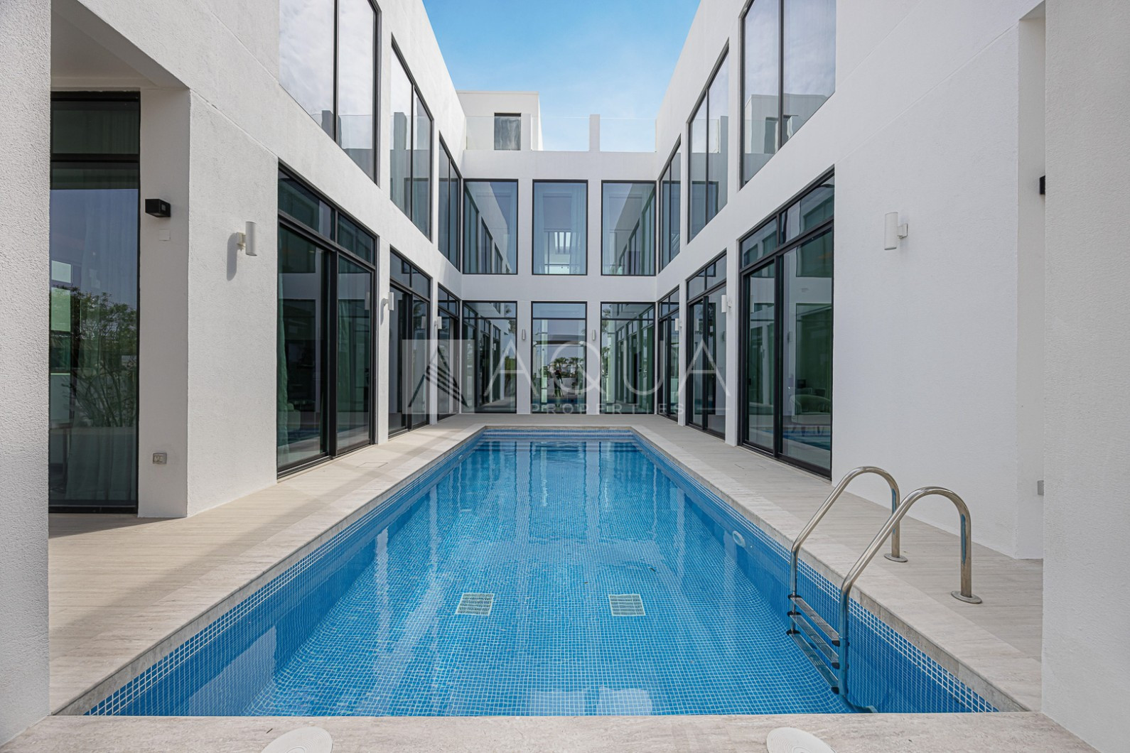 LUXURY VILLA | PRIVATE LOCATION | SKYLINE VIEWS