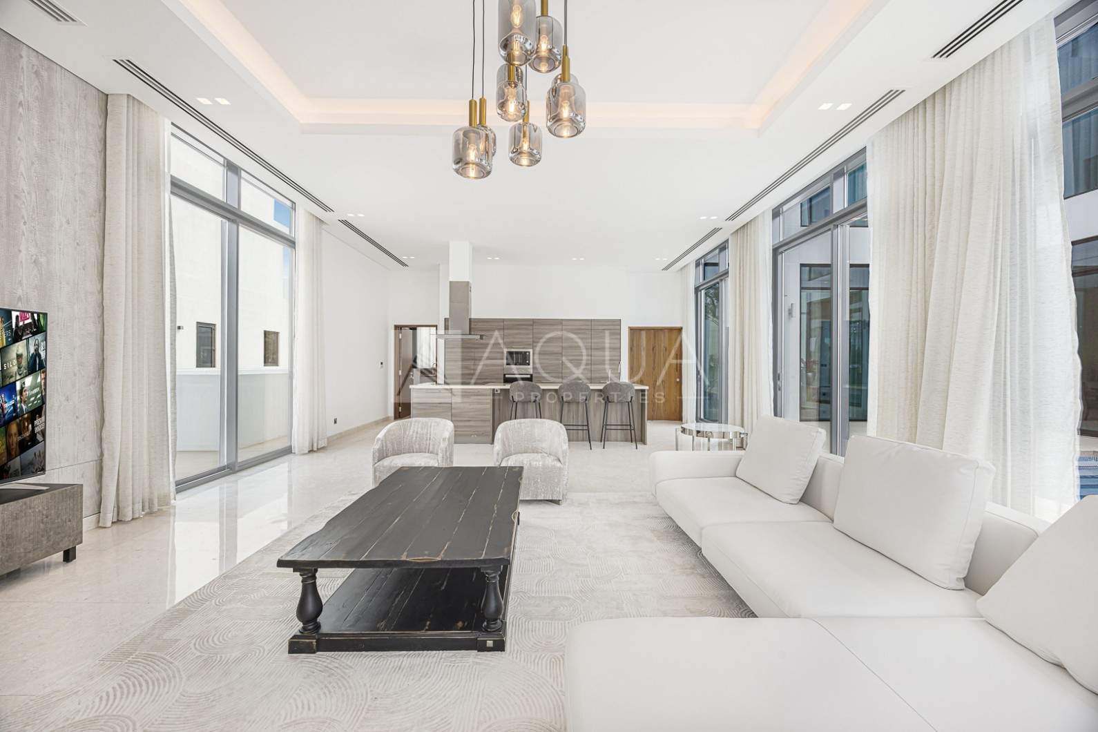 LUXURY VILLA | PRIVATE LOCATION | SKYLINE VIEWS