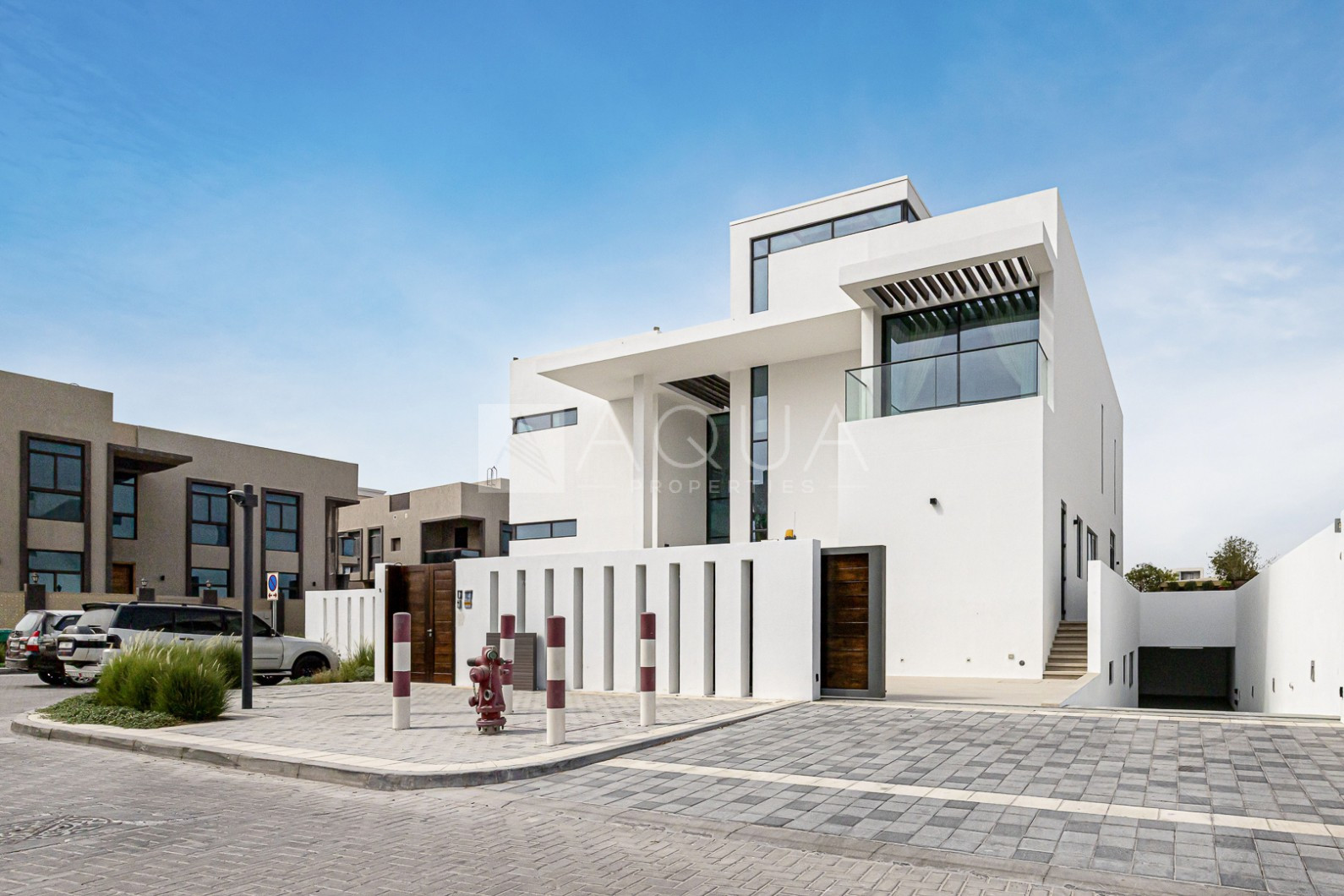 LUXURY VILLA | PRIVATE LOCATION | SKYLINE VIEWS