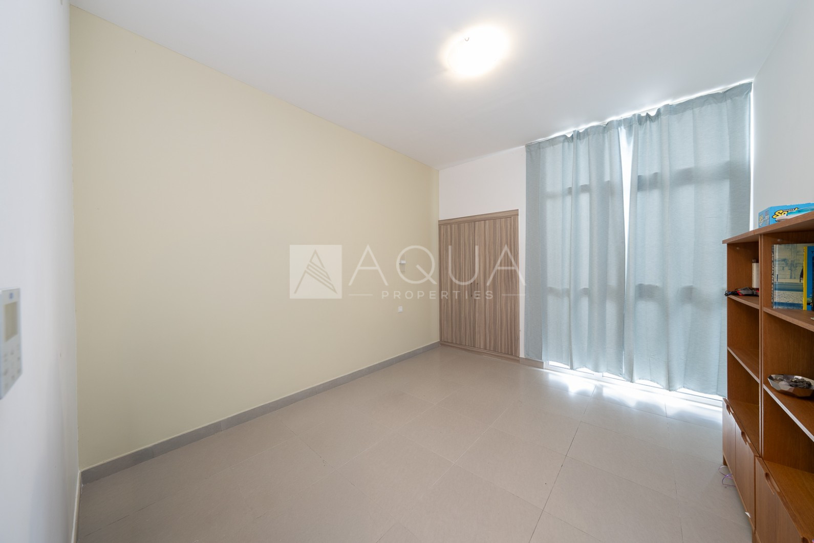 Single Row | Upgraded | Closed Kitchen