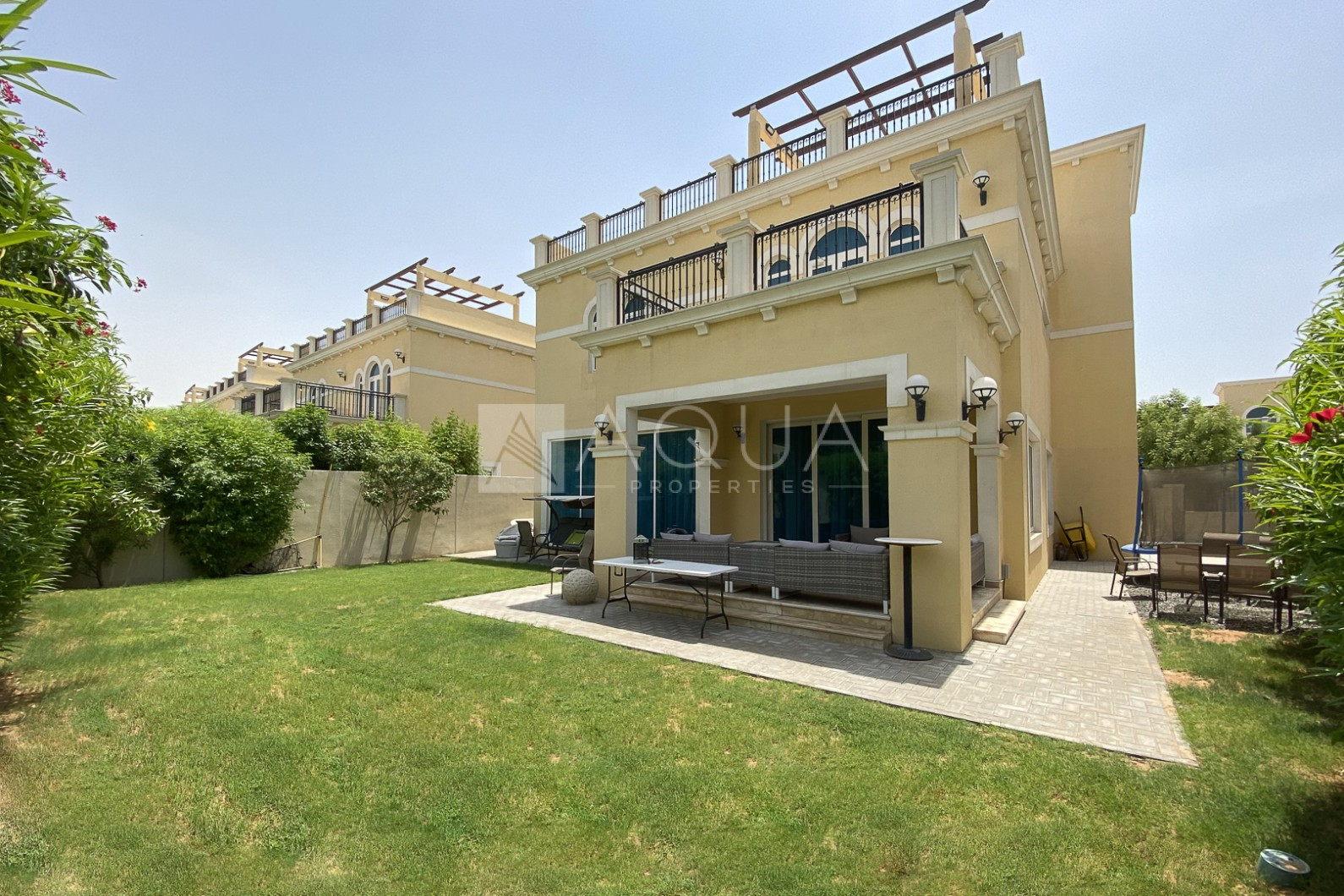 Quiet Internal 4 Bed Nova | Mature Garden