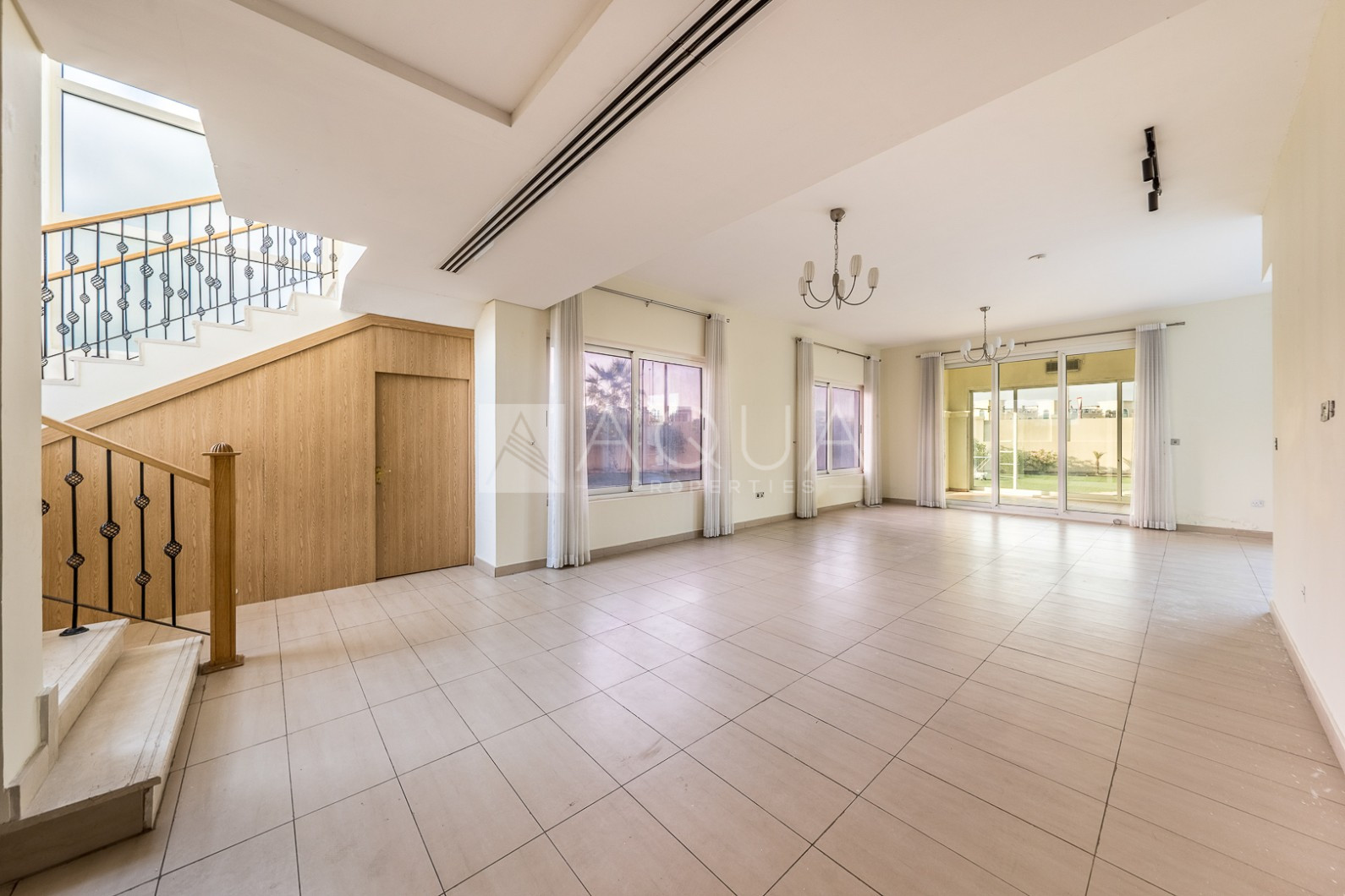 Quiet Internal 4 Bed Nova | Mature Garden